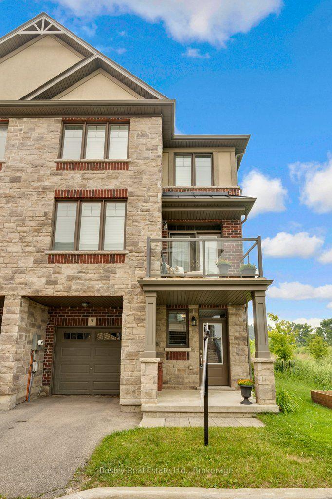 Photo 3 of 7 Bacon Lane, Hamilton, Ancaster — HOMEH