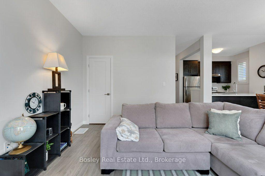 Photo 8 of 7 Bacon Lane, Hamilton, Ancaster — HOMEH