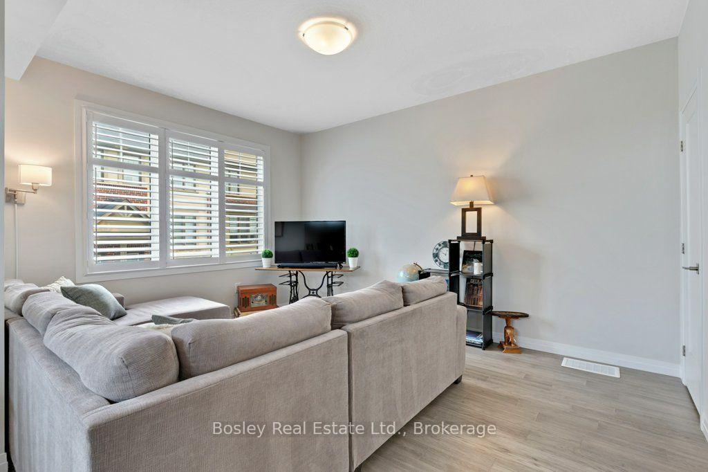 Photo 10 of 7 Bacon Lane, Hamilton, Ancaster — HOMEH