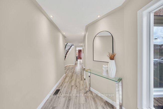 Photo 5 of 1003 Maury Crescent, Pickering, Liverpool — HOMEH