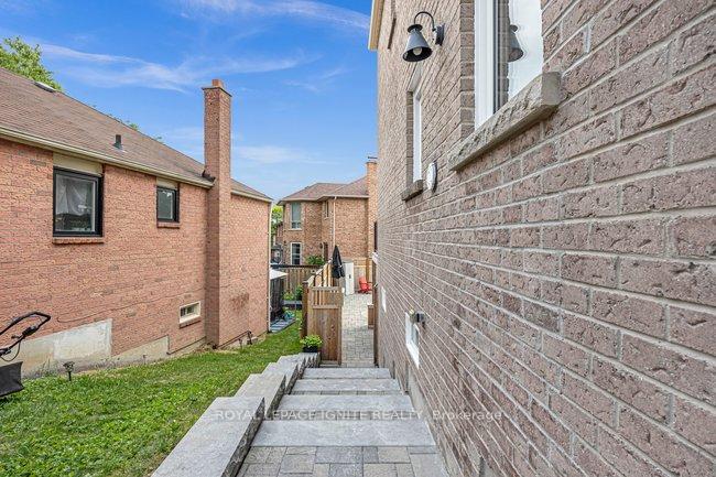 Photo 43 of 1003 Maury Crescent, Pickering, Liverpool — HOMEH