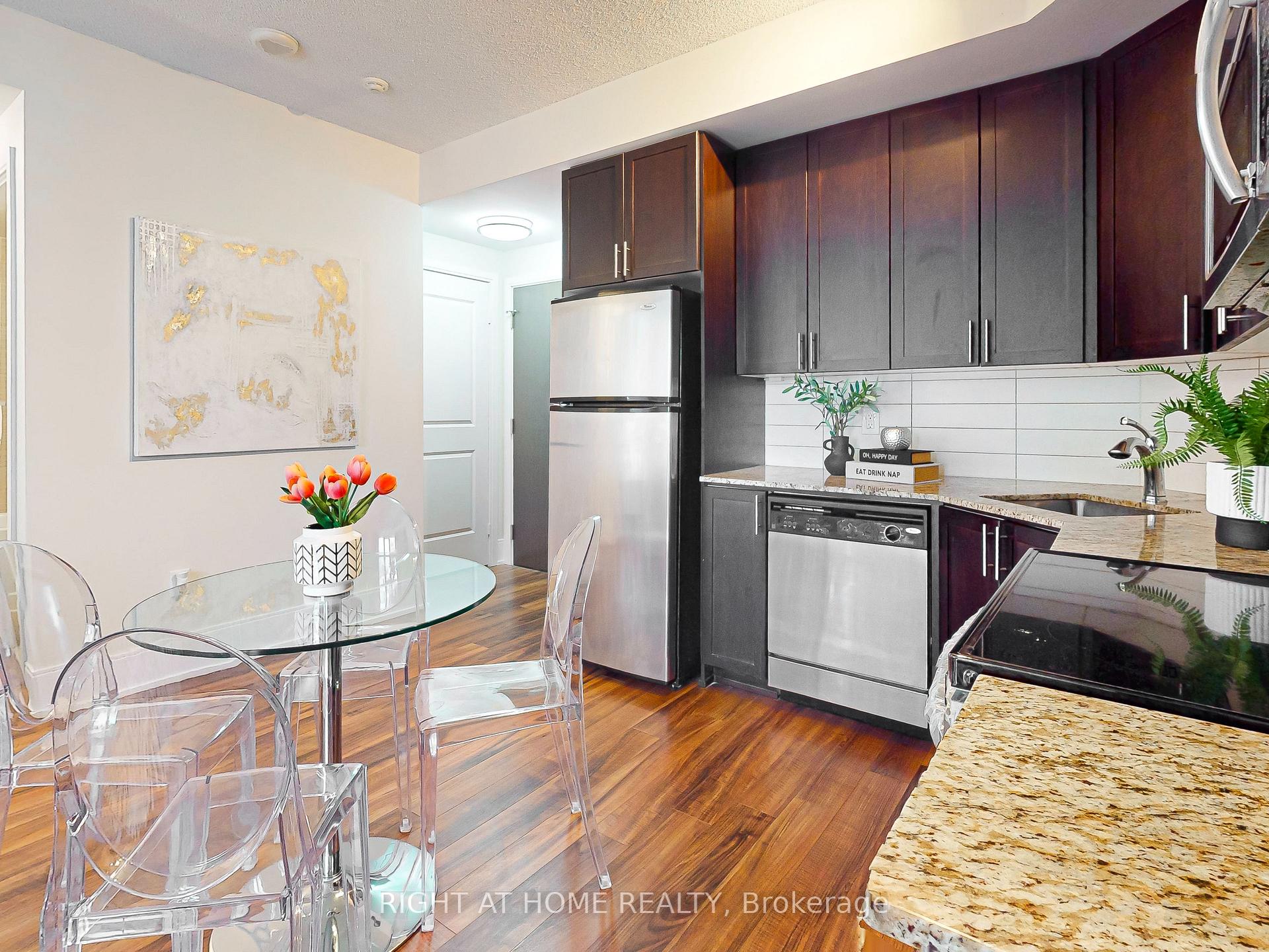 Photo 4 of Unit 1232, 560 Front Street W, Toronto, Waterfront Communities — HOMEH