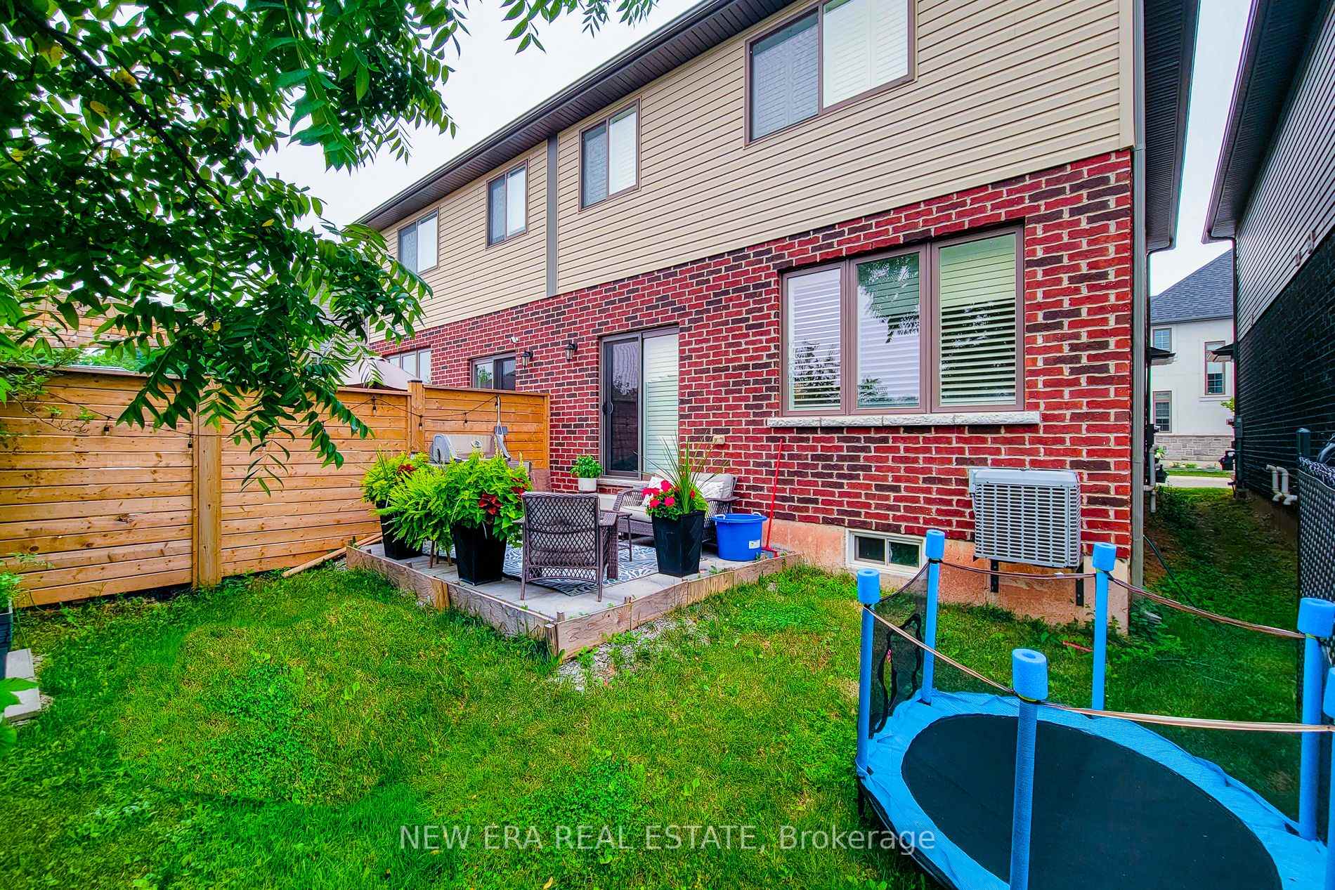 Photo 4 of Unit 10, 4297 East Avenue E, Lincoln, Beamsville — HOMEH