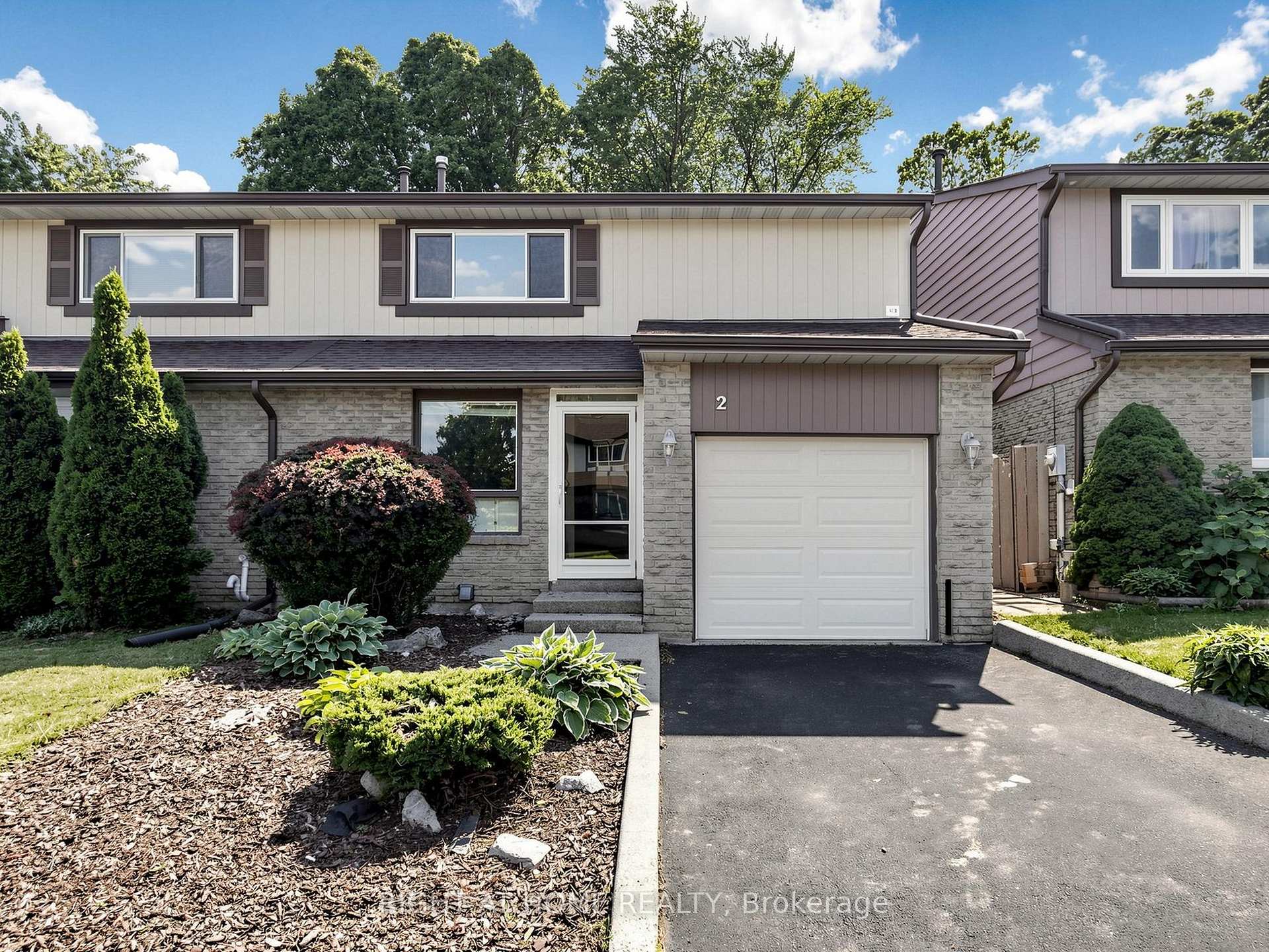 Photo 2 of Unit 2, 1580 Lancaster Drive, Oakville, Falgarwood — HOMEH