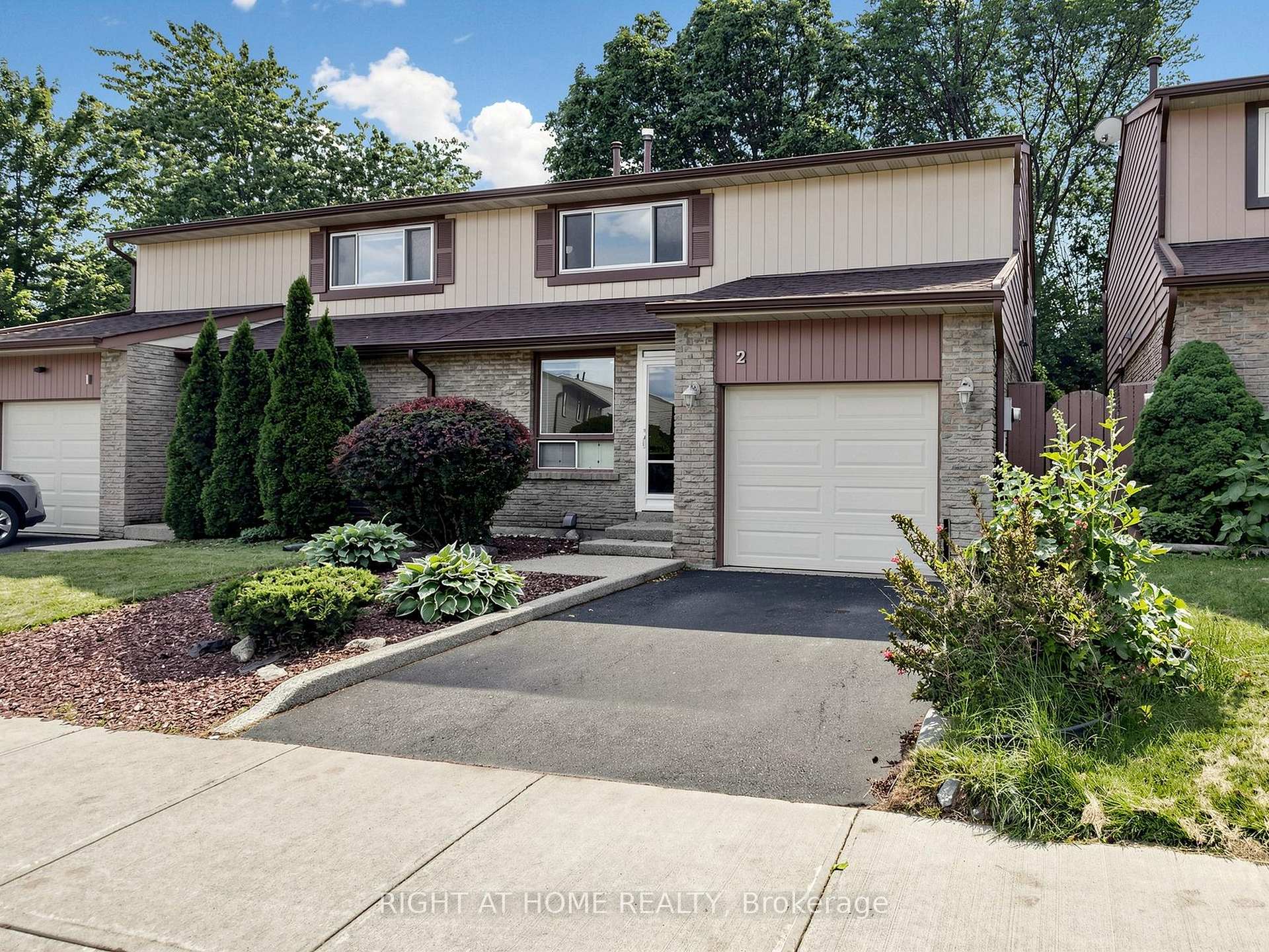 Photo 3 of Unit 2, 1580 Lancaster Drive, Oakville, Falgarwood — HOMEH