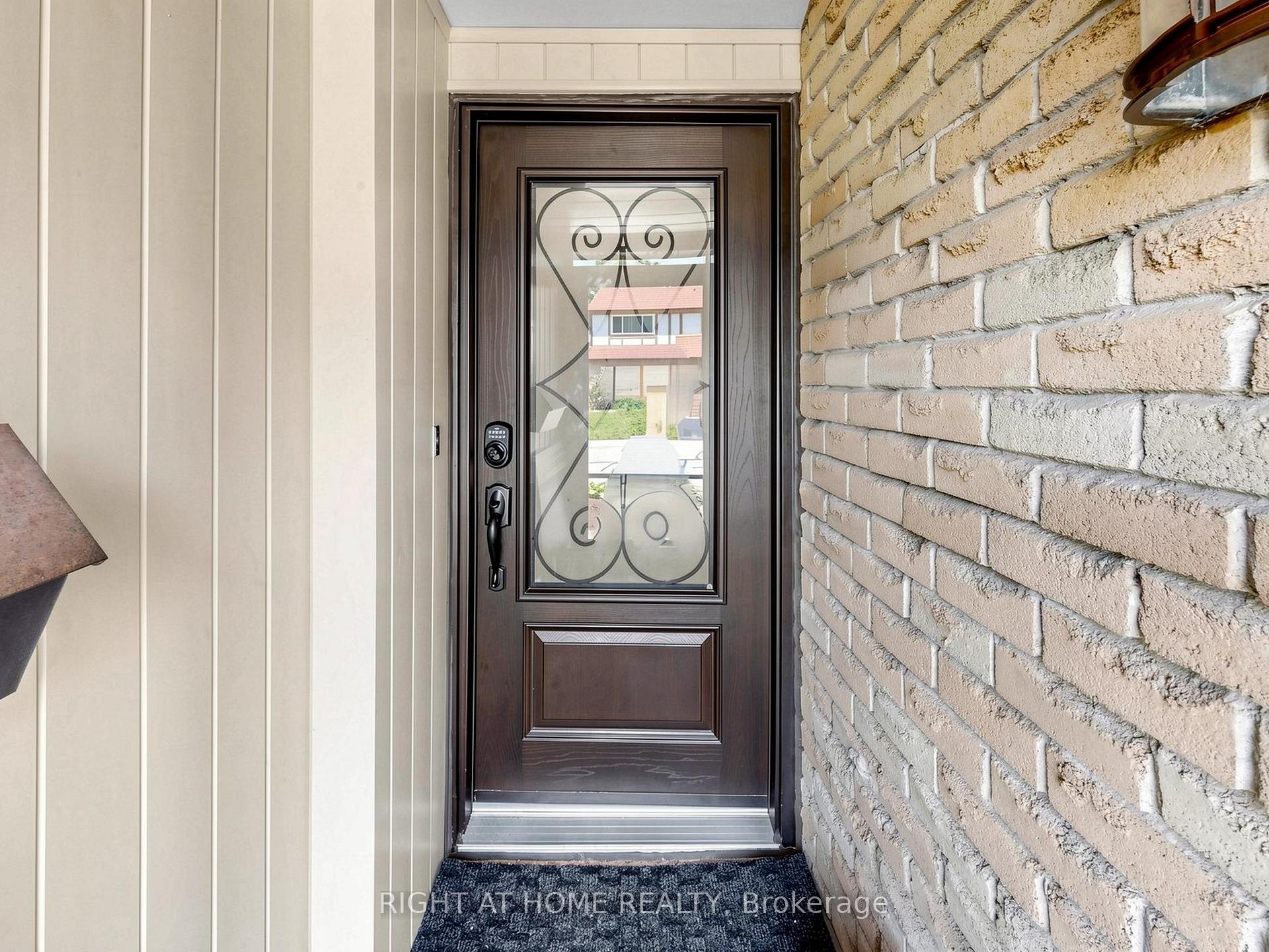 Photo 5 of Unit 2, 1580 Lancaster Drive, Oakville, Falgarwood — HOMEH