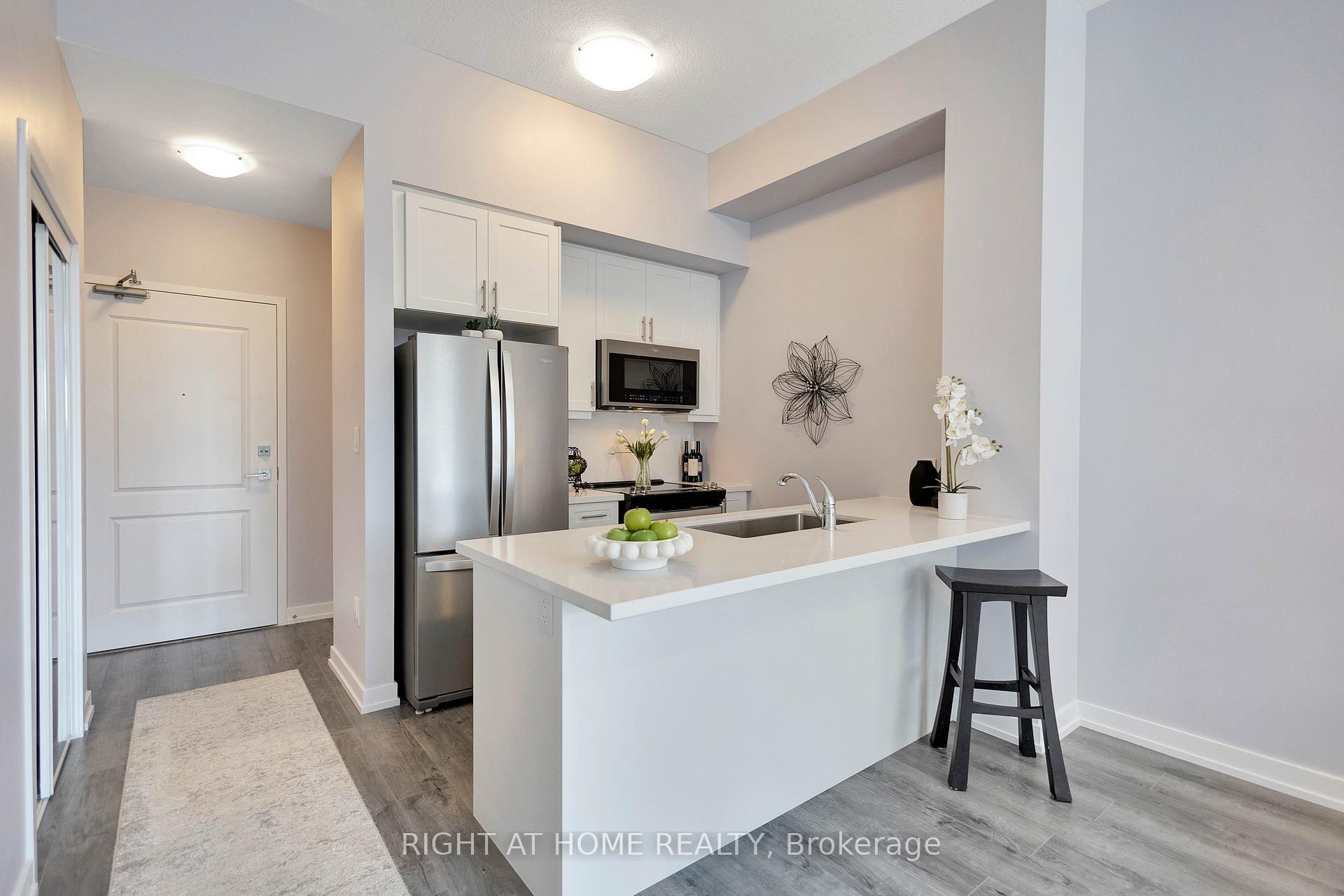 Front of Unit 519, 470 Dundas Street E