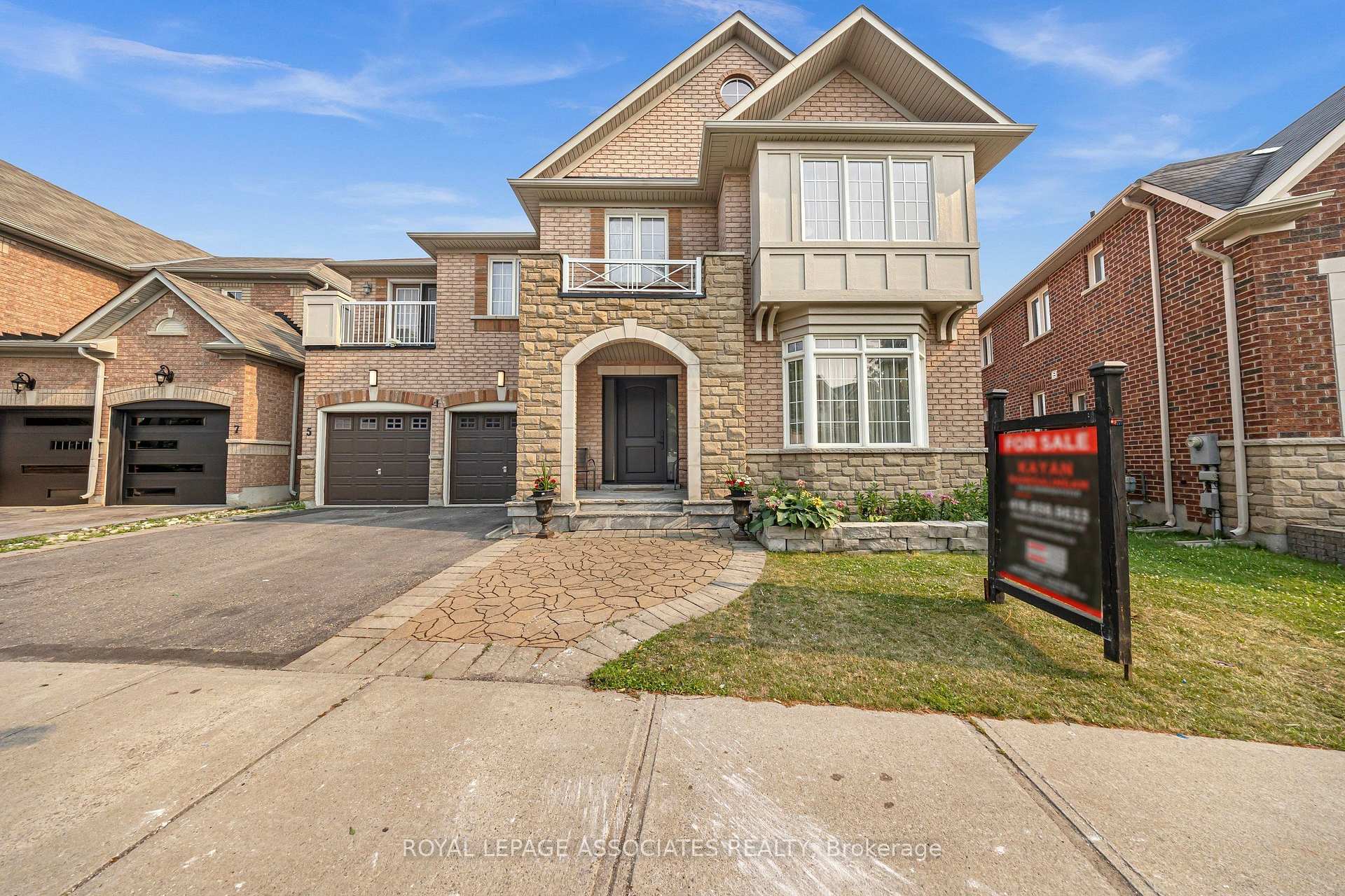 Photo 2 of 5 Mead Terrace, Markham, Wismer — HOMEH