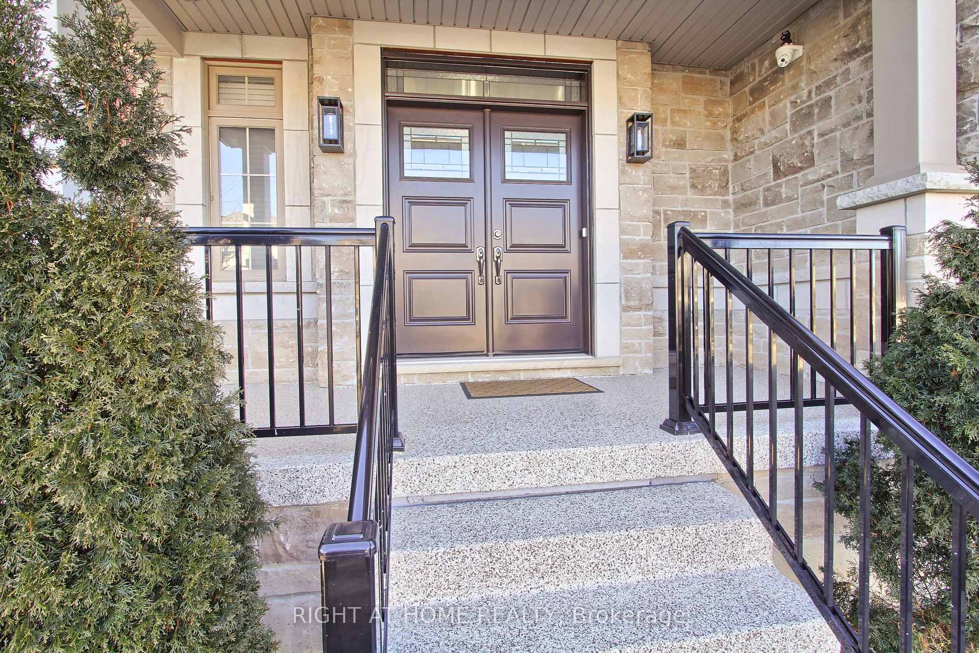 Photo 5 of 121 Hutchinson Drive, New Tecumseth, Alliston — HOMEH
