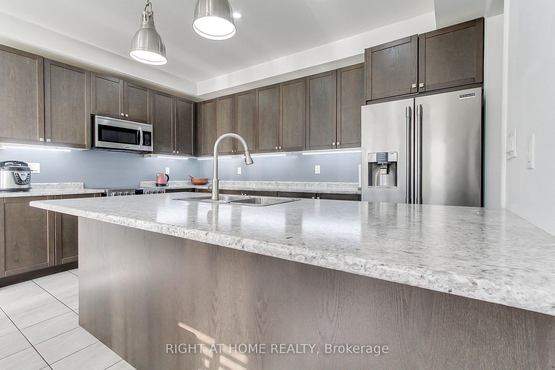 Photo 13 of 121 Hutchinson Drive, New Tecumseth, Alliston — HOMEH