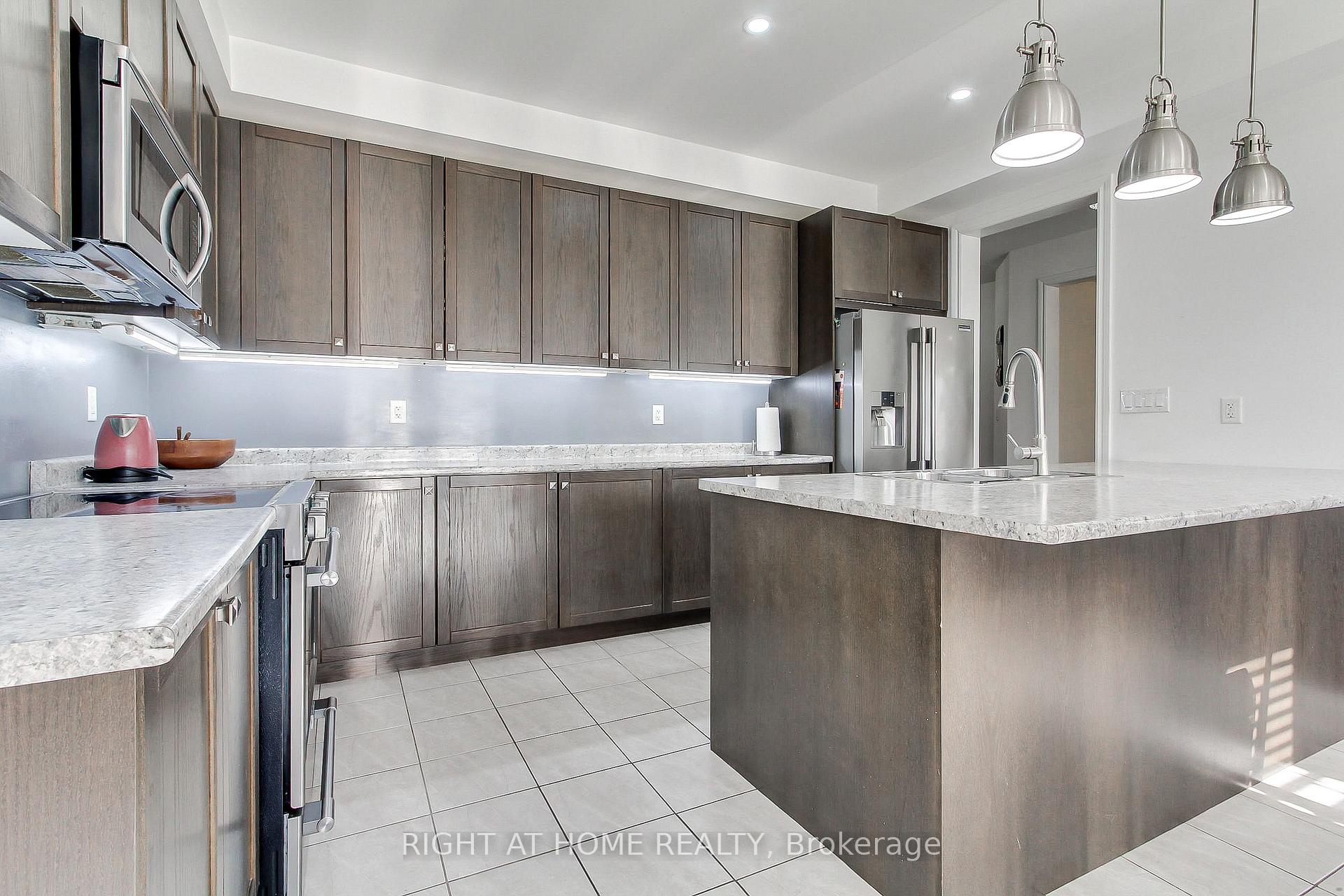 Photo 14 of 121 Hutchinson Drive, New Tecumseth, Alliston — HOMEH