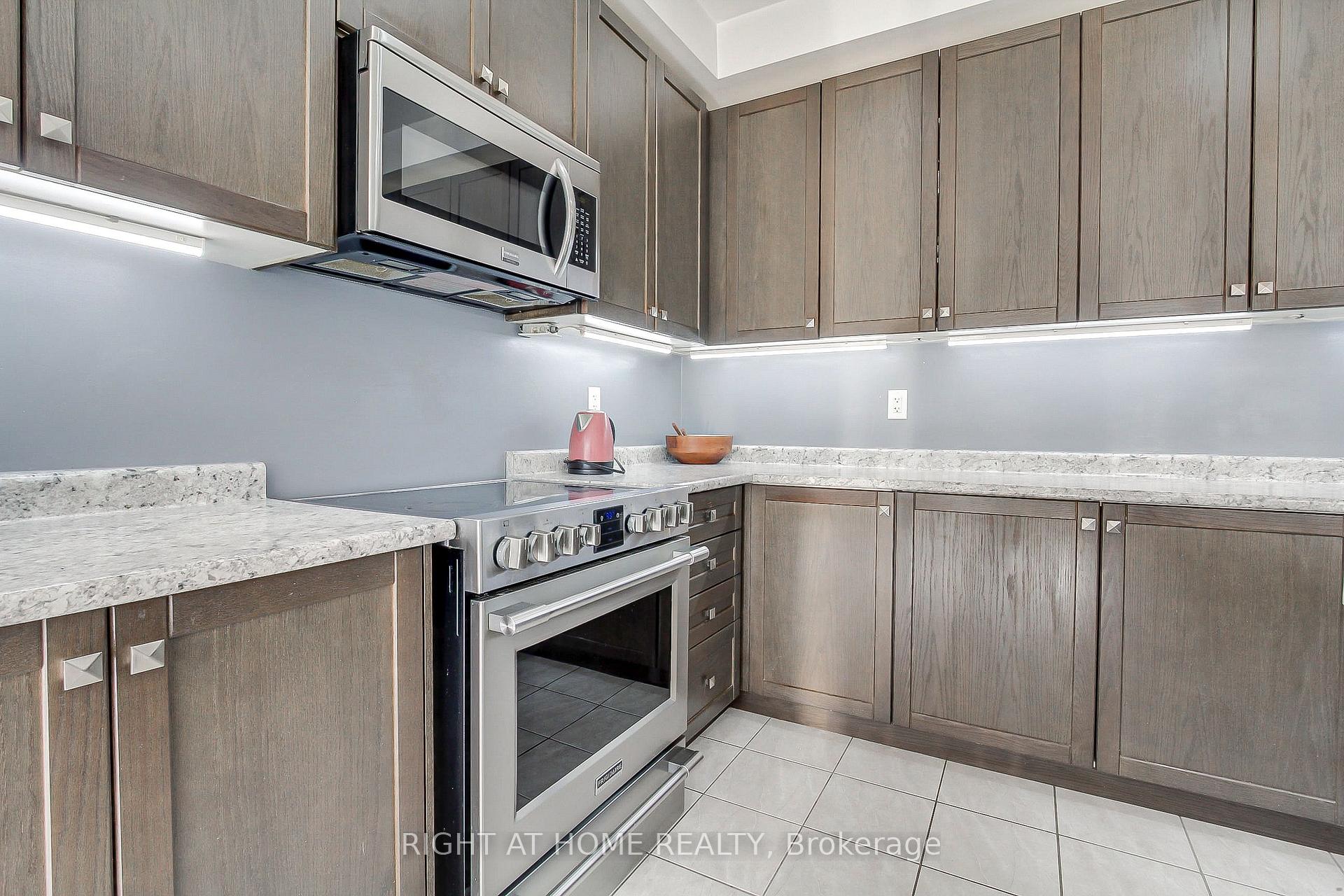 Photo 15 of 121 Hutchinson Drive, New Tecumseth, Alliston — HOMEH