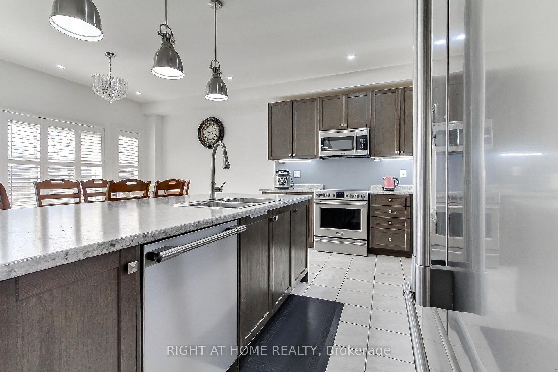 Photo 17 of 121 Hutchinson Drive, New Tecumseth, Alliston — HOMEH