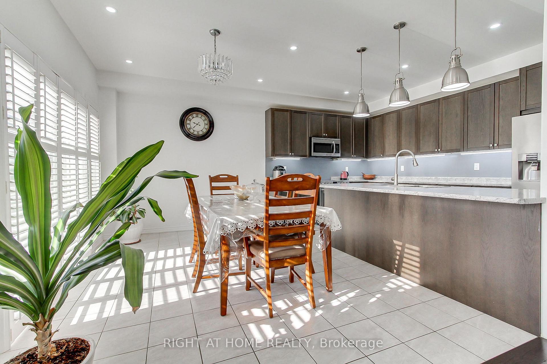 Photo 18 of 121 Hutchinson Drive, New Tecumseth, Alliston — HOMEH