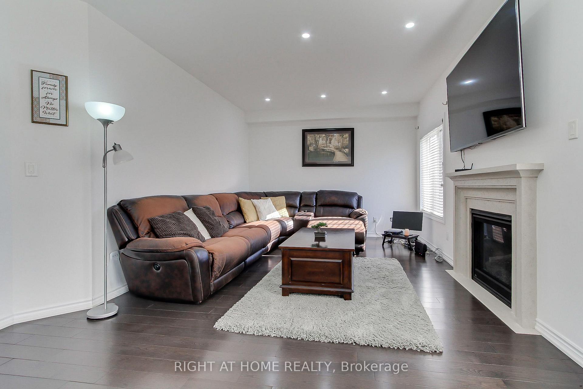 Photo 21 of 121 Hutchinson Drive, New Tecumseth, Alliston — HOMEH