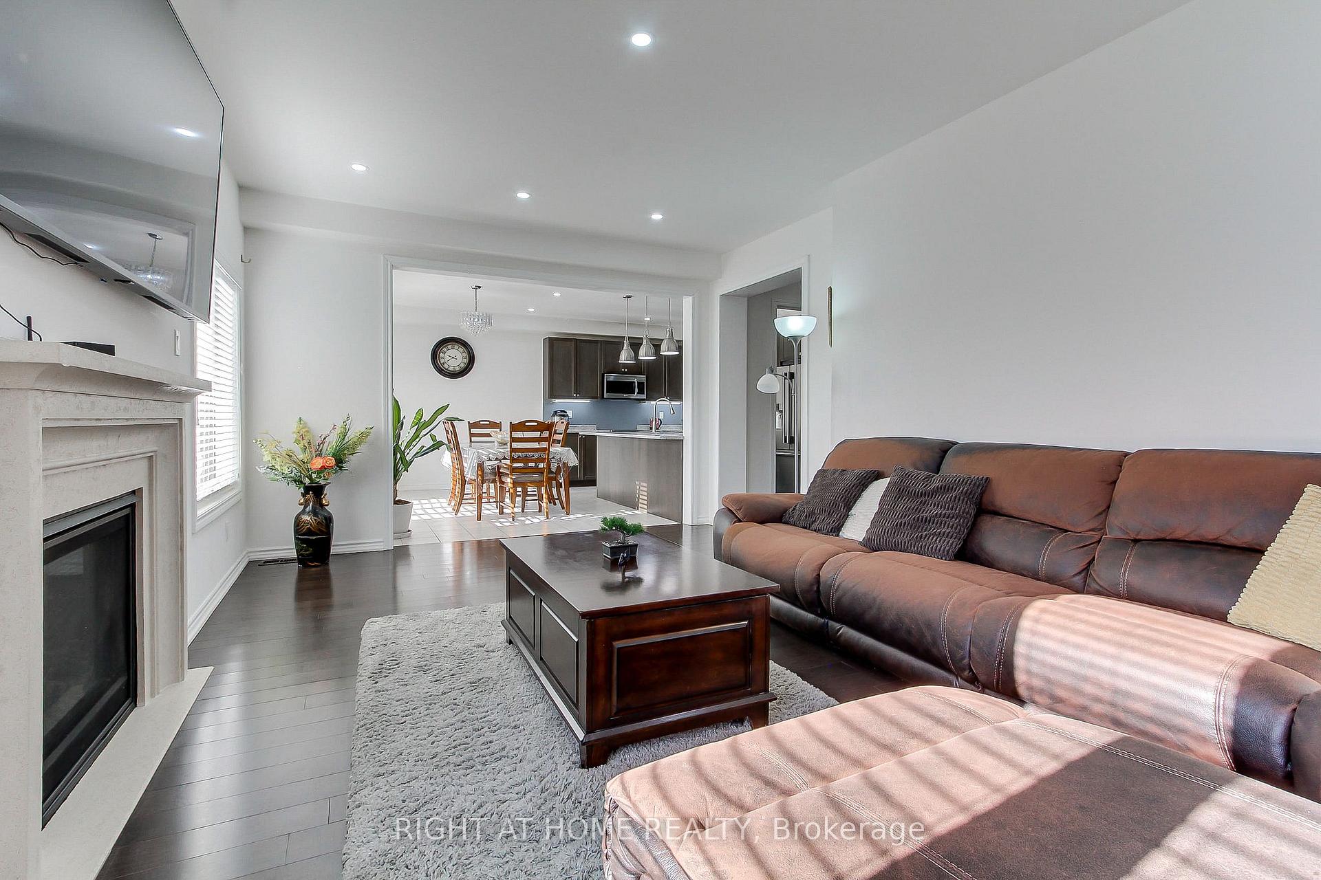 Photo 22 of 121 Hutchinson Drive, New Tecumseth, Alliston — HOMEH