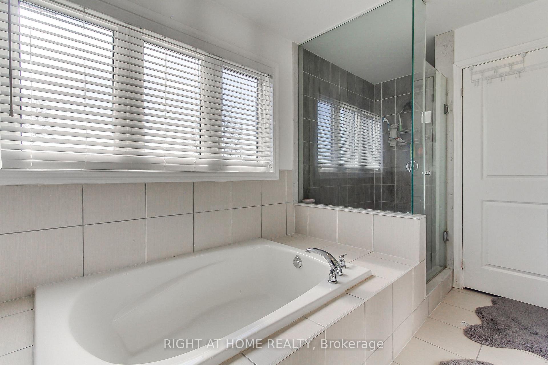 Photo 32 of 121 Hutchinson Drive, New Tecumseth, Alliston — HOMEH