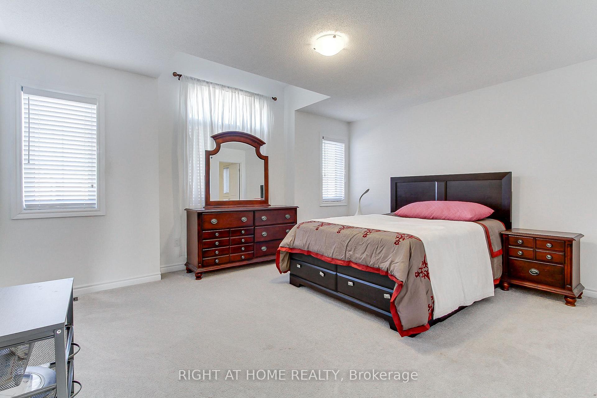 Photo 33 of 121 Hutchinson Drive, New Tecumseth, Alliston — HOMEH