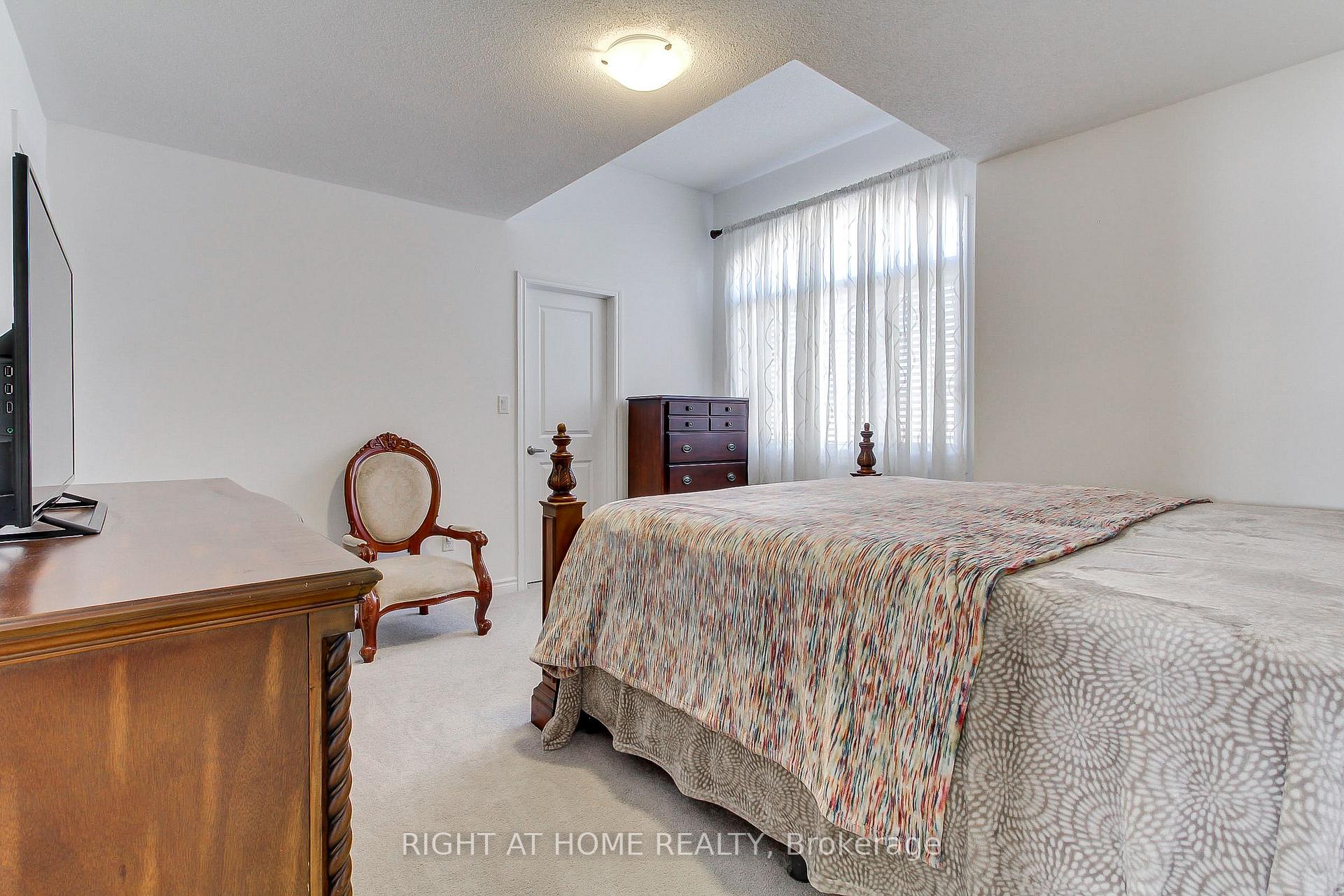 Photo 36 of 121 Hutchinson Drive, New Tecumseth, Alliston — HOMEH