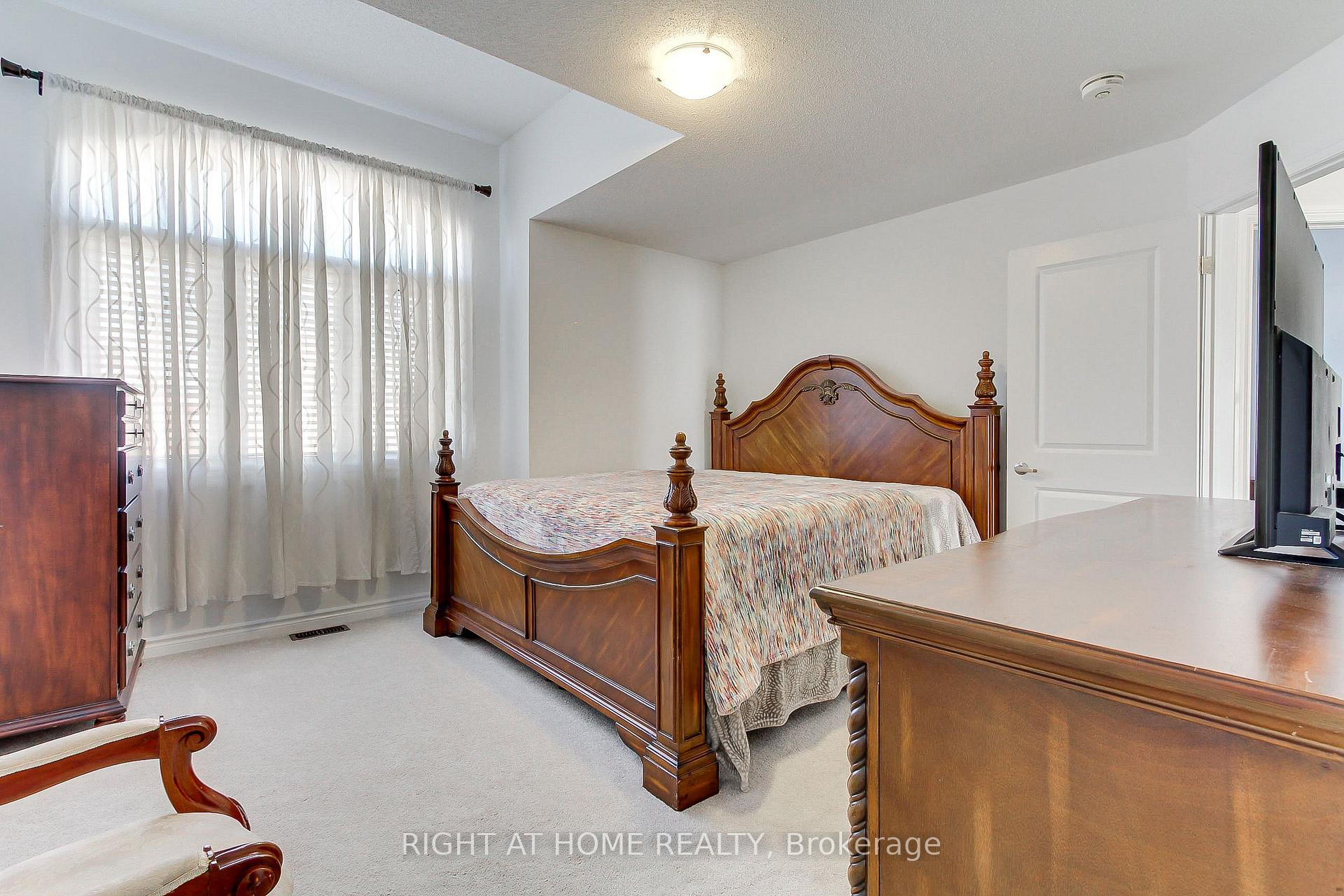 Photo 37 of 121 Hutchinson Drive, New Tecumseth, Alliston — HOMEH