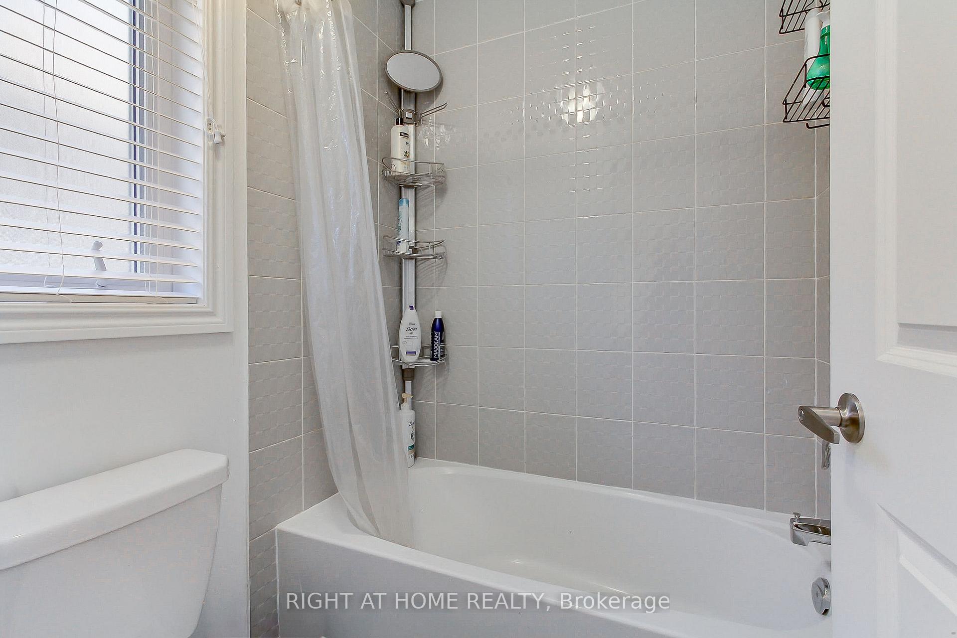 Photo 40 of 121 Hutchinson Drive, New Tecumseth, Alliston — HOMEH