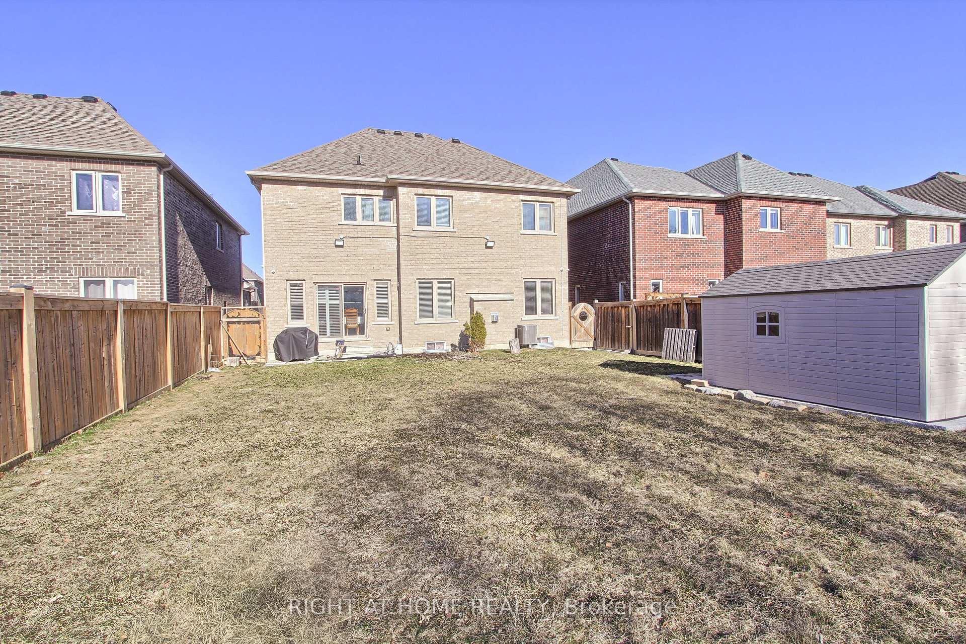 Photo 43 of 121 Hutchinson Drive, New Tecumseth, Alliston — HOMEH