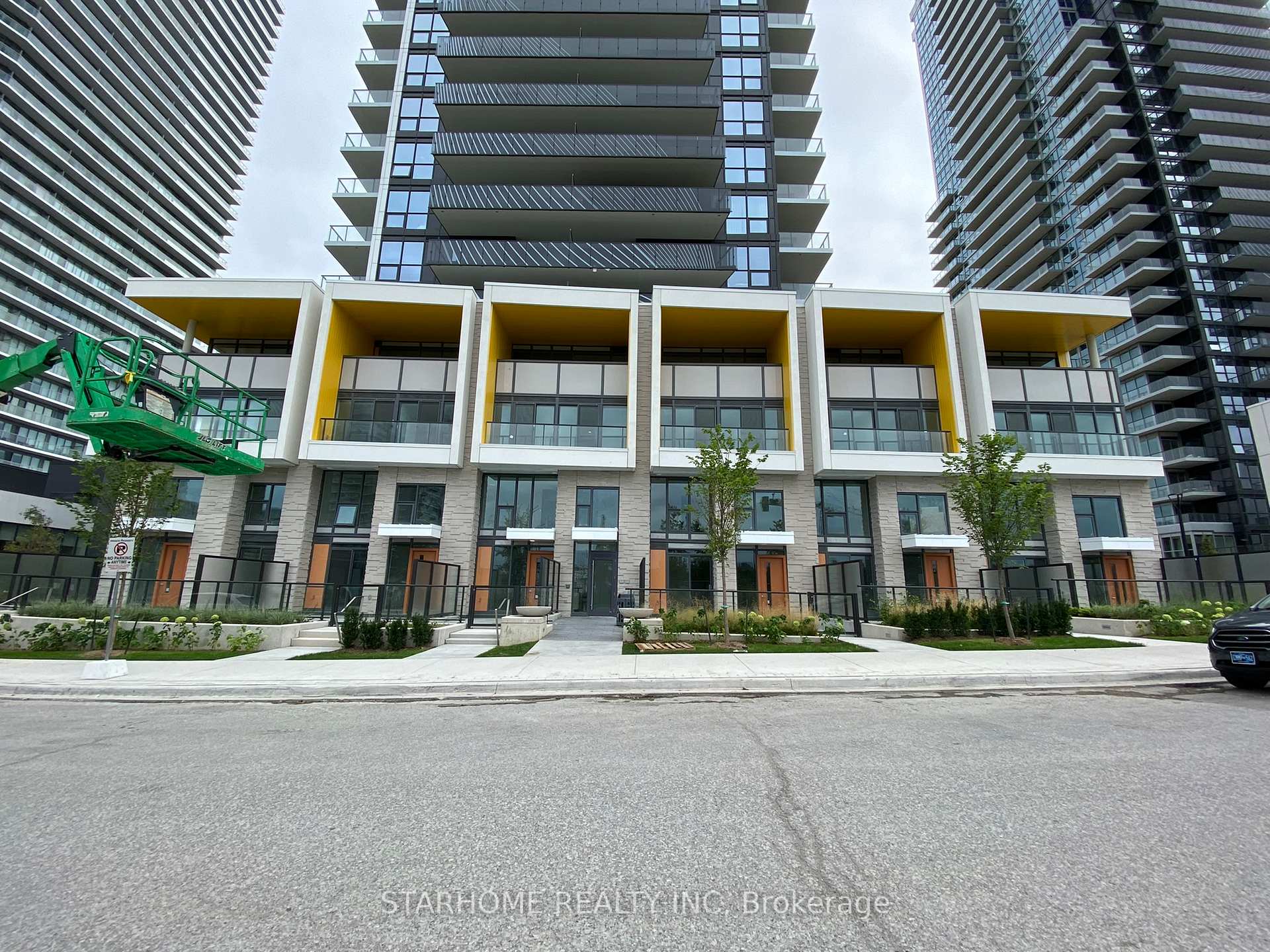 Photo 14 of Unit Th 510, 95 McMahon Drive, North York, Bayview Village — HOMEH