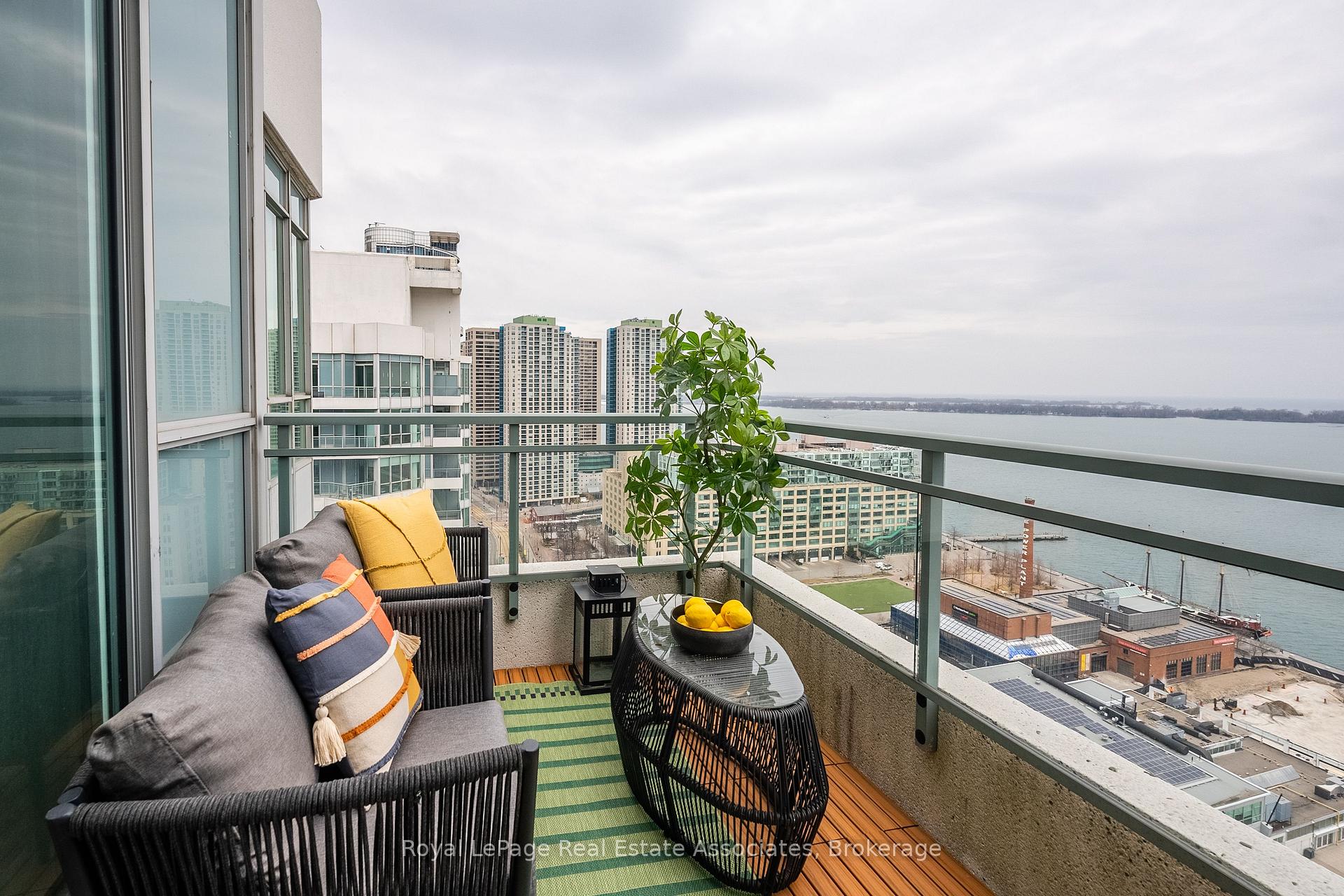 Photo 2 of Unit 2811, 230 Queens Quay, Toronto, Waterfront Communities — HOMEH