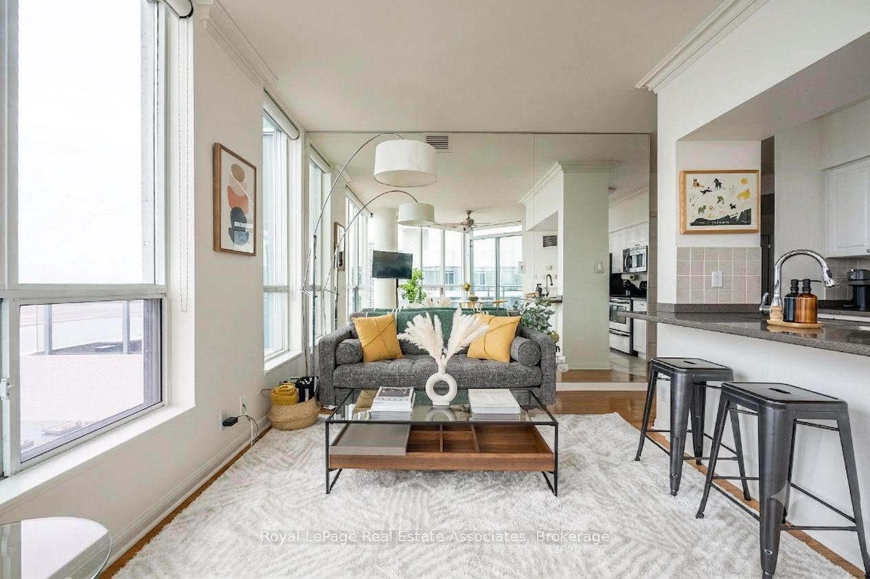 Photo 6 of Unit 2811, 230 Queens Quay, Toronto, Waterfront Communities — HOMEH
