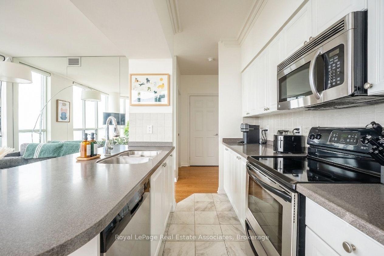 Photo 10 of Unit 2811, 230 Queens Quay, Toronto, Waterfront Communities — HOMEH