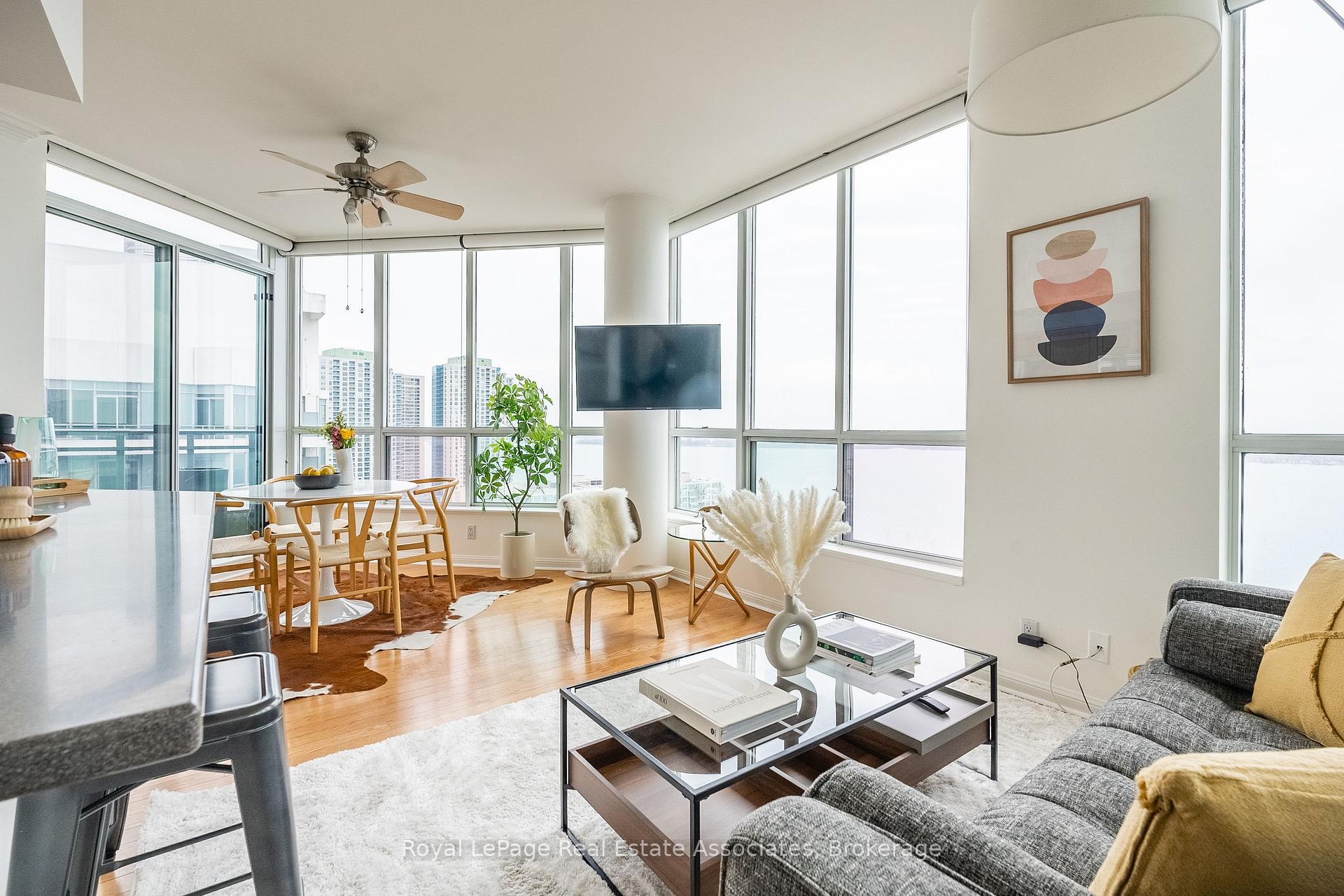 Photo 13 of Unit 2811, 230 Queens Quay, Toronto, Waterfront Communities — HOMEH