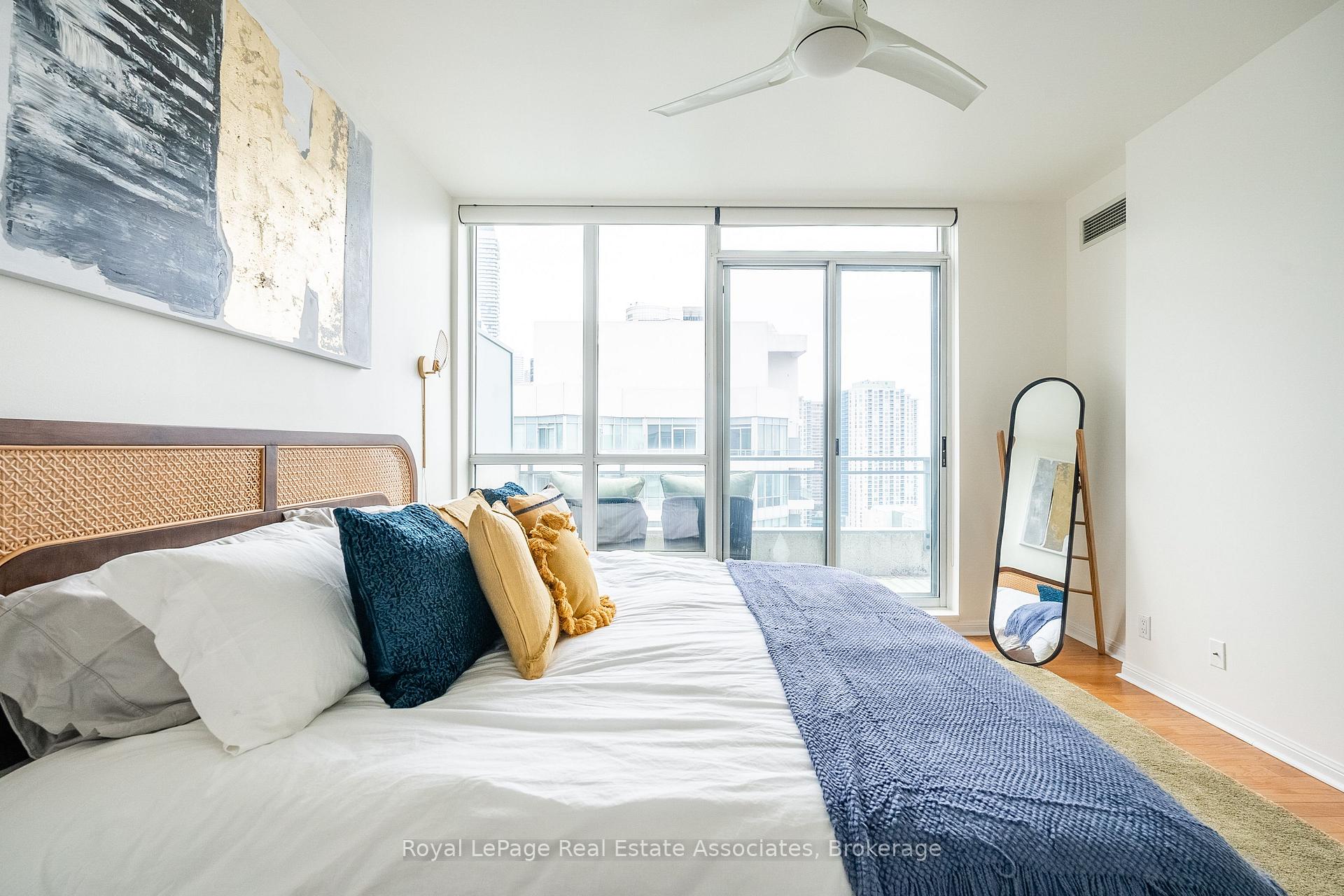 Photo 18 of Unit 2811, 230 Queens Quay, Toronto, Waterfront Communities — HOMEH