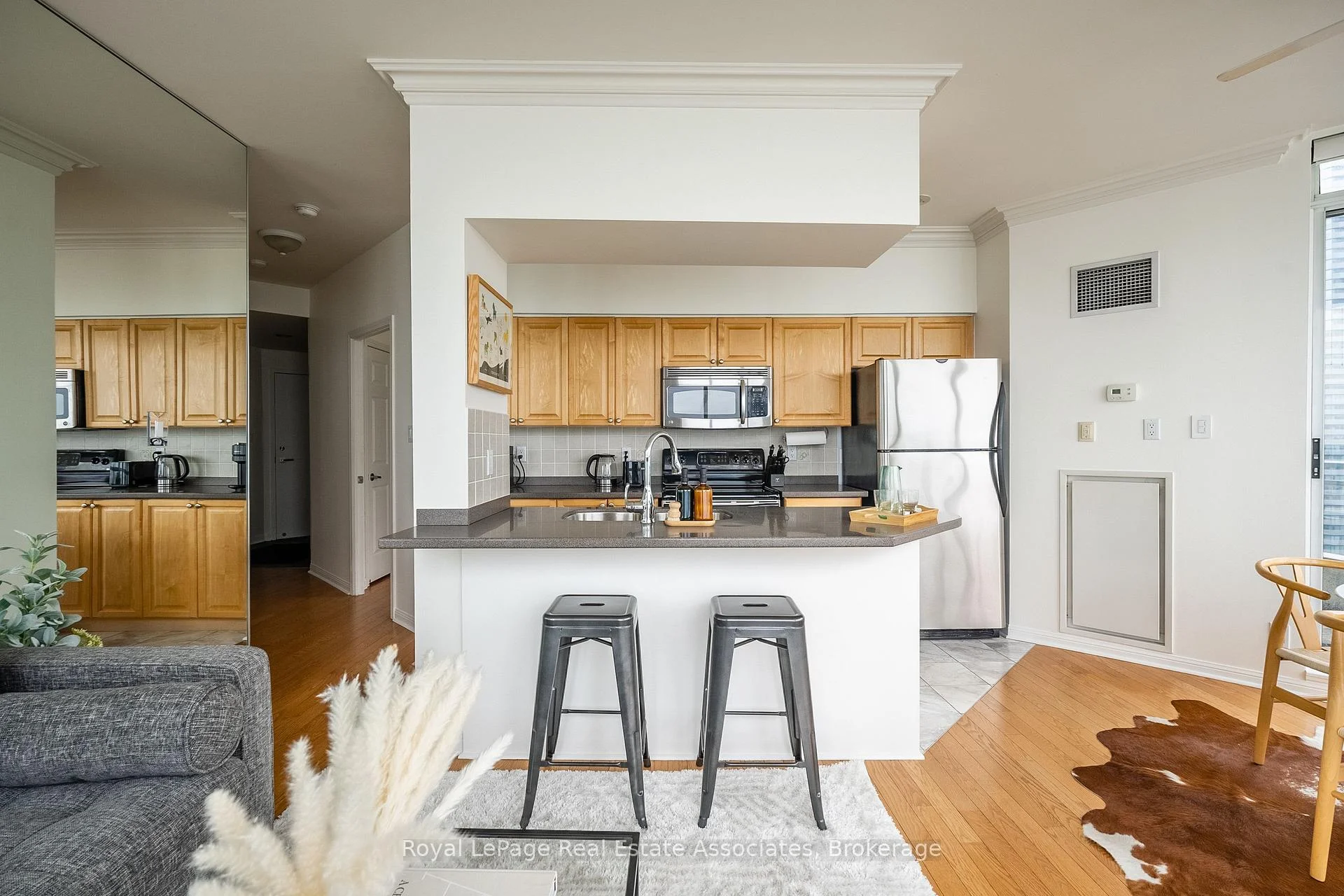 Photo 11 of Unit 2811, 230 Queens Quay, Toronto, Waterfront Communities — HOMEH
