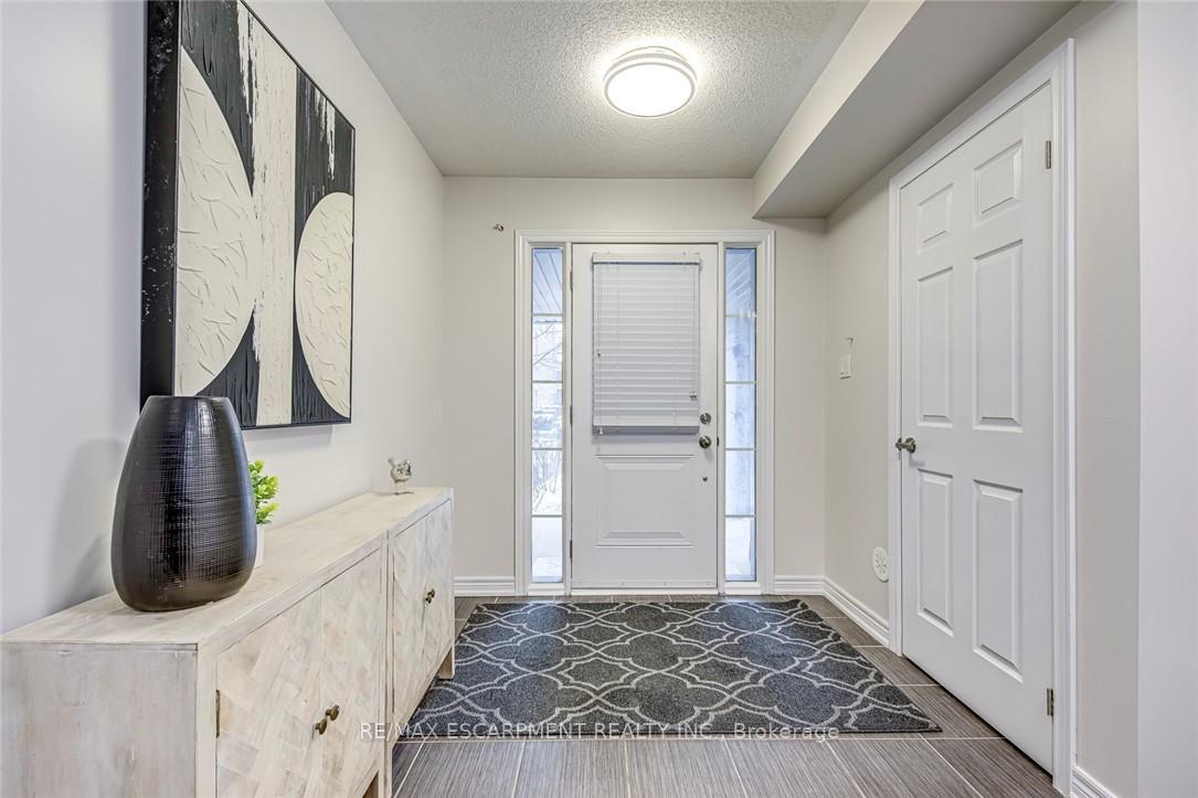 Photo 3 of Unit 74, 2435 Greenwich Drive, Oakville, Westmount — HOMEH