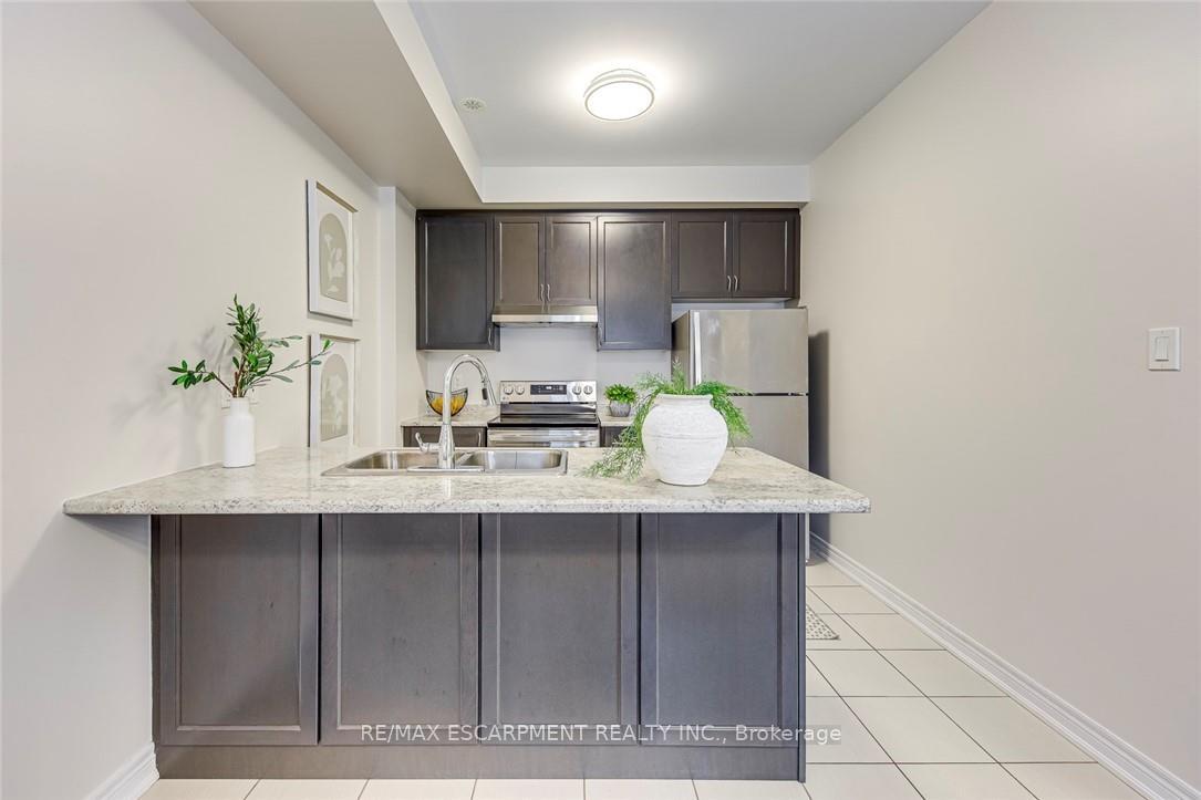 Photo 17 of Unit 74, 2435 Greenwich Drive, Oakville, Westmount — HOMEH