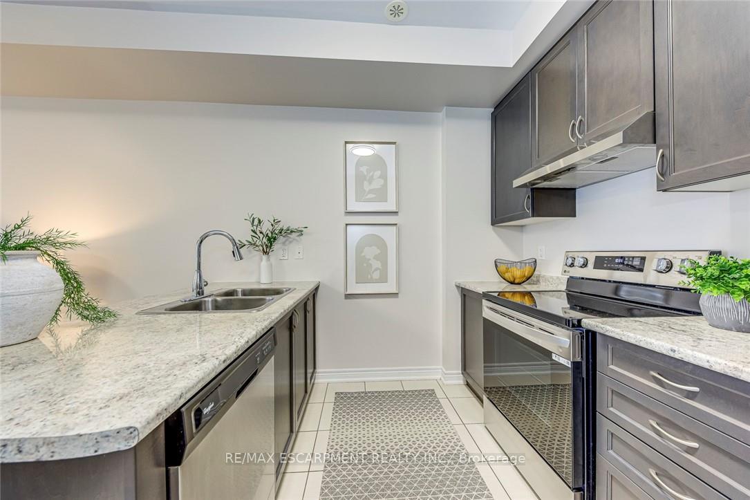 Photo 19 of Unit 74, 2435 Greenwich Drive, Oakville, Westmount — HOMEH