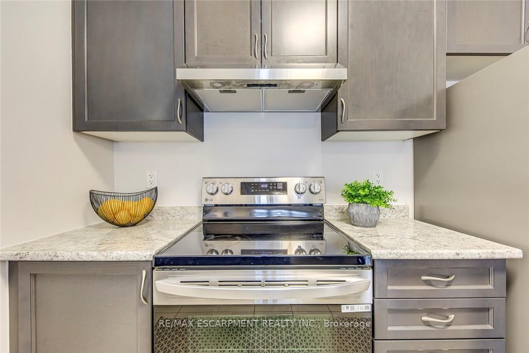 Photo 20 of Unit 74, 2435 Greenwich Drive, Oakville, Westmount — HOMEH