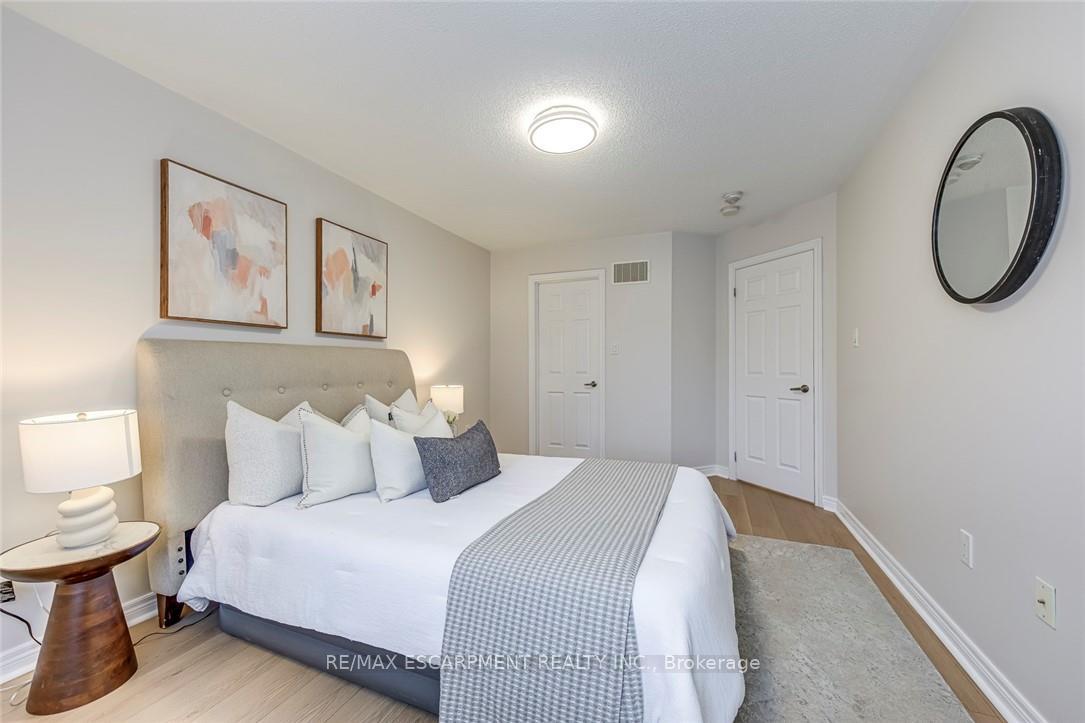 Photo 31 of Unit 74, 2435 Greenwich Drive, Oakville, Westmount — HOMEH
