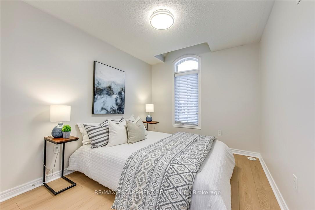 Photo 33 of Unit 74, 2435 Greenwich Drive, Oakville, Westmount — HOMEH