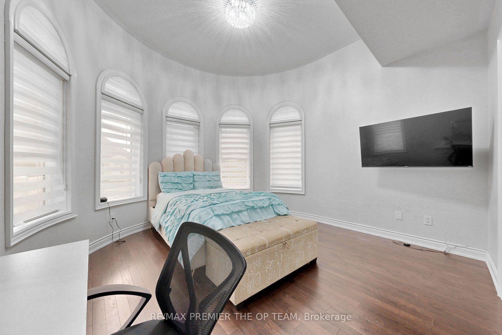 Photo 23 of 60 Chesney Crescent, Vaughan, Kleinburg — HOMEH