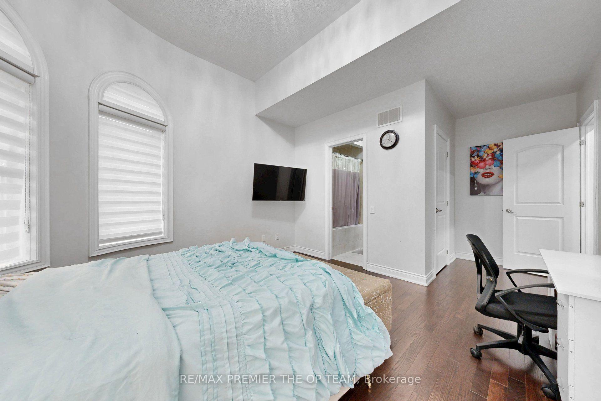 Photo 24 of 60 Chesney Crescent, Vaughan, Kleinburg — HOMEH