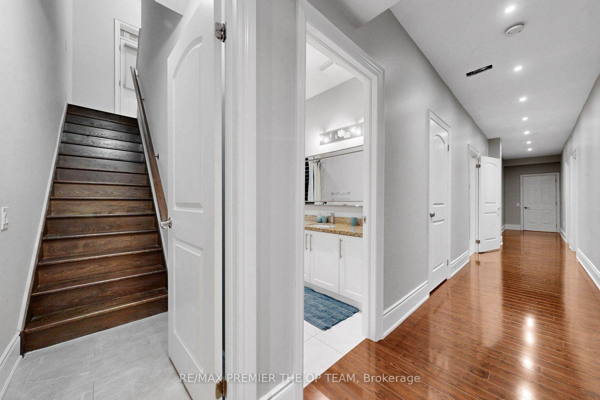 Photo 32 of 60 Chesney Crescent, Vaughan, Kleinburg — HOMEH