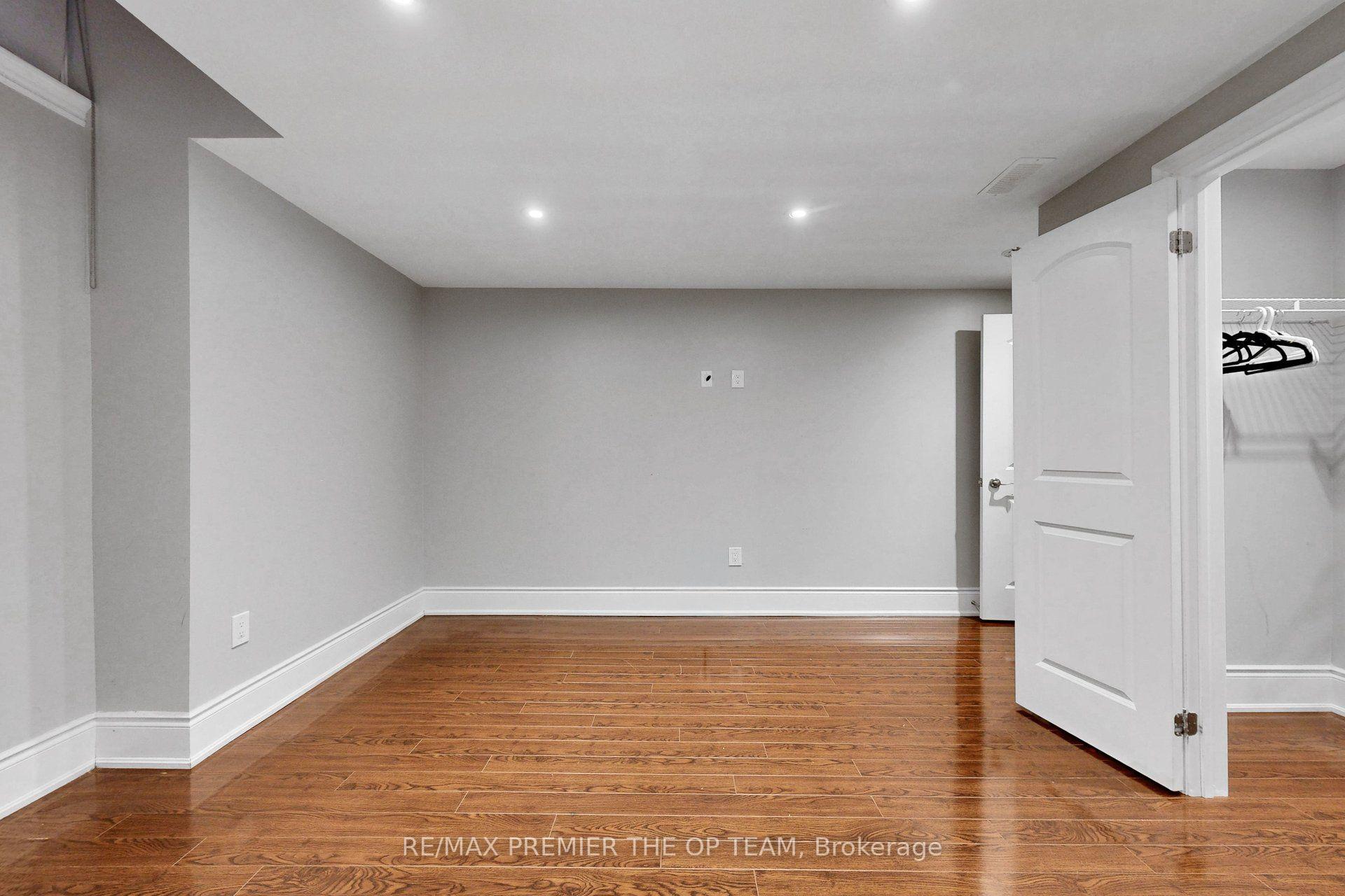 Photo 41 of 60 Chesney Crescent, Vaughan, Kleinburg — HOMEH