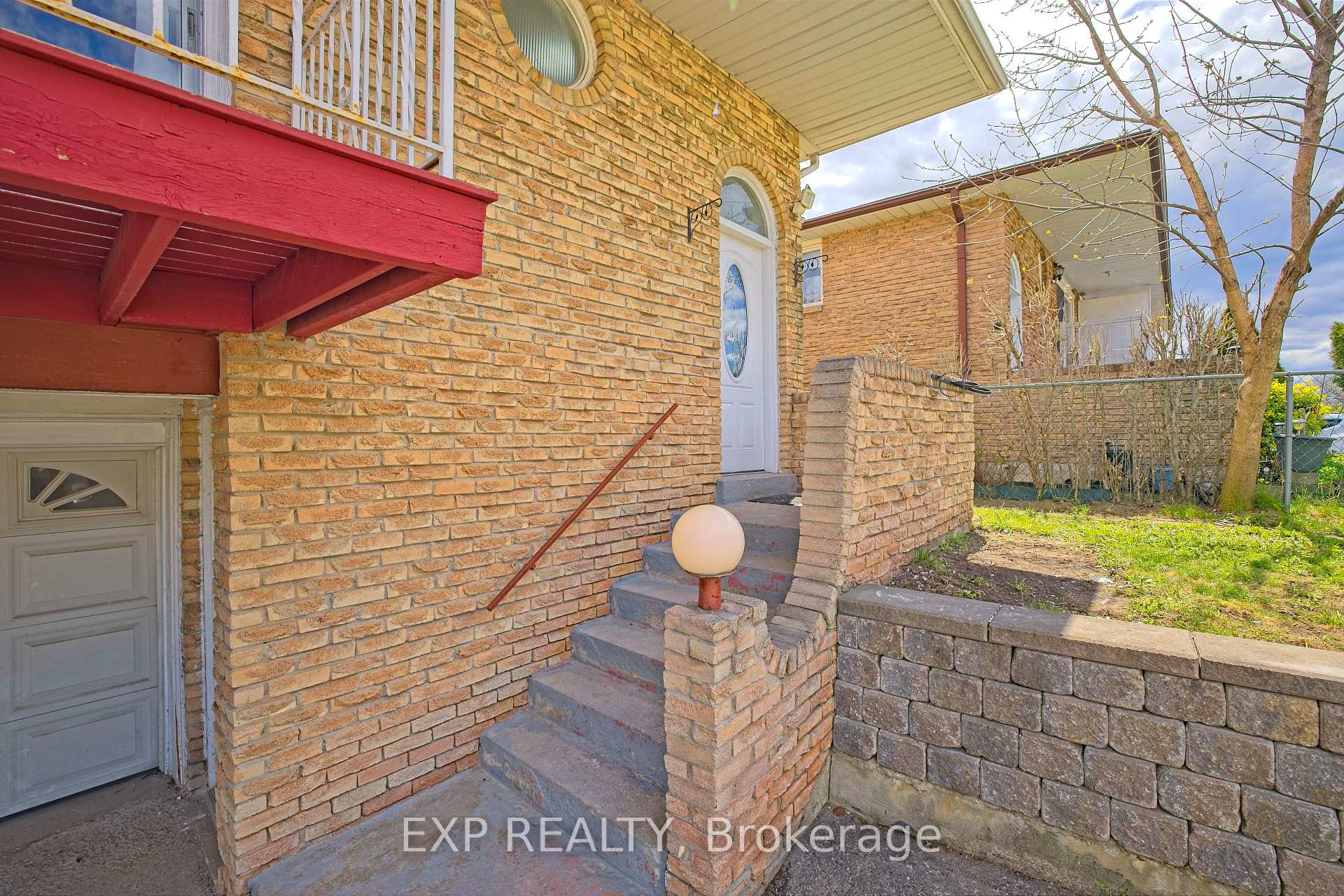 Photo 3 of Unit Upper, 4 Fallway Road, Brampton, Madoc — HOMEH