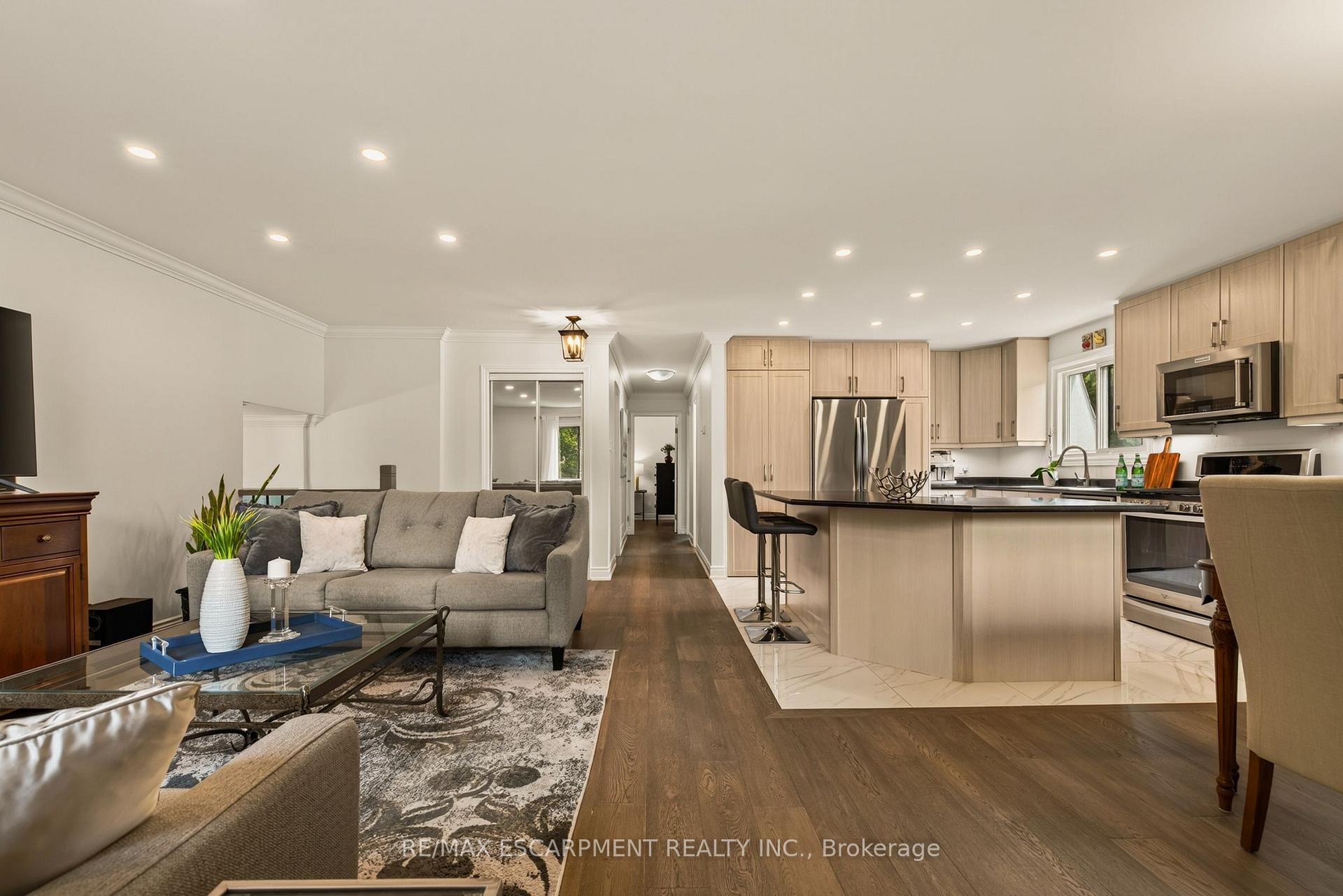 Photo 8 of 9 Fairview Place, Orangeville — HOMEH