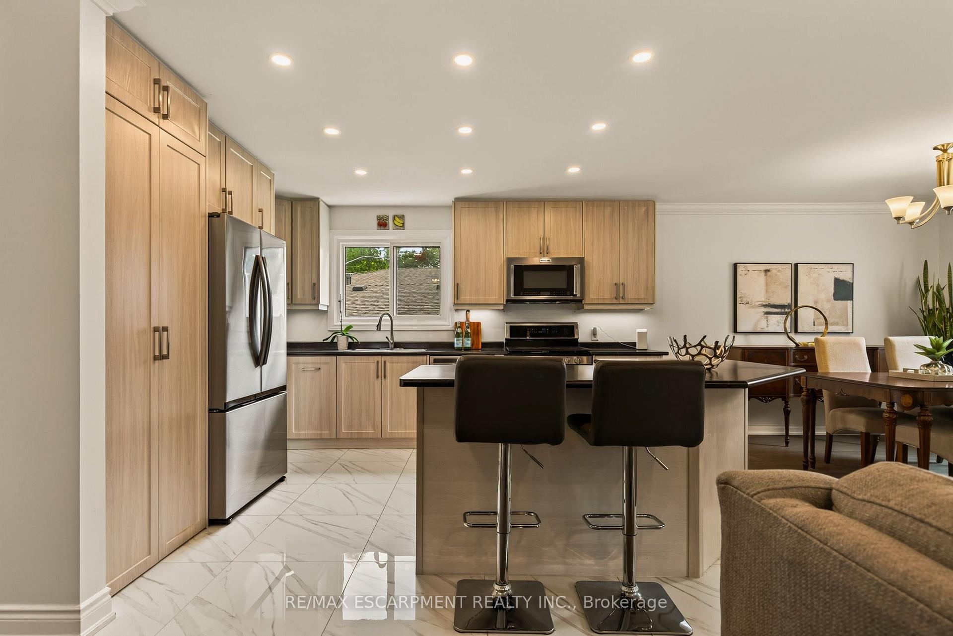 Photo 11 of 9 Fairview Place, Orangeville — HOMEH