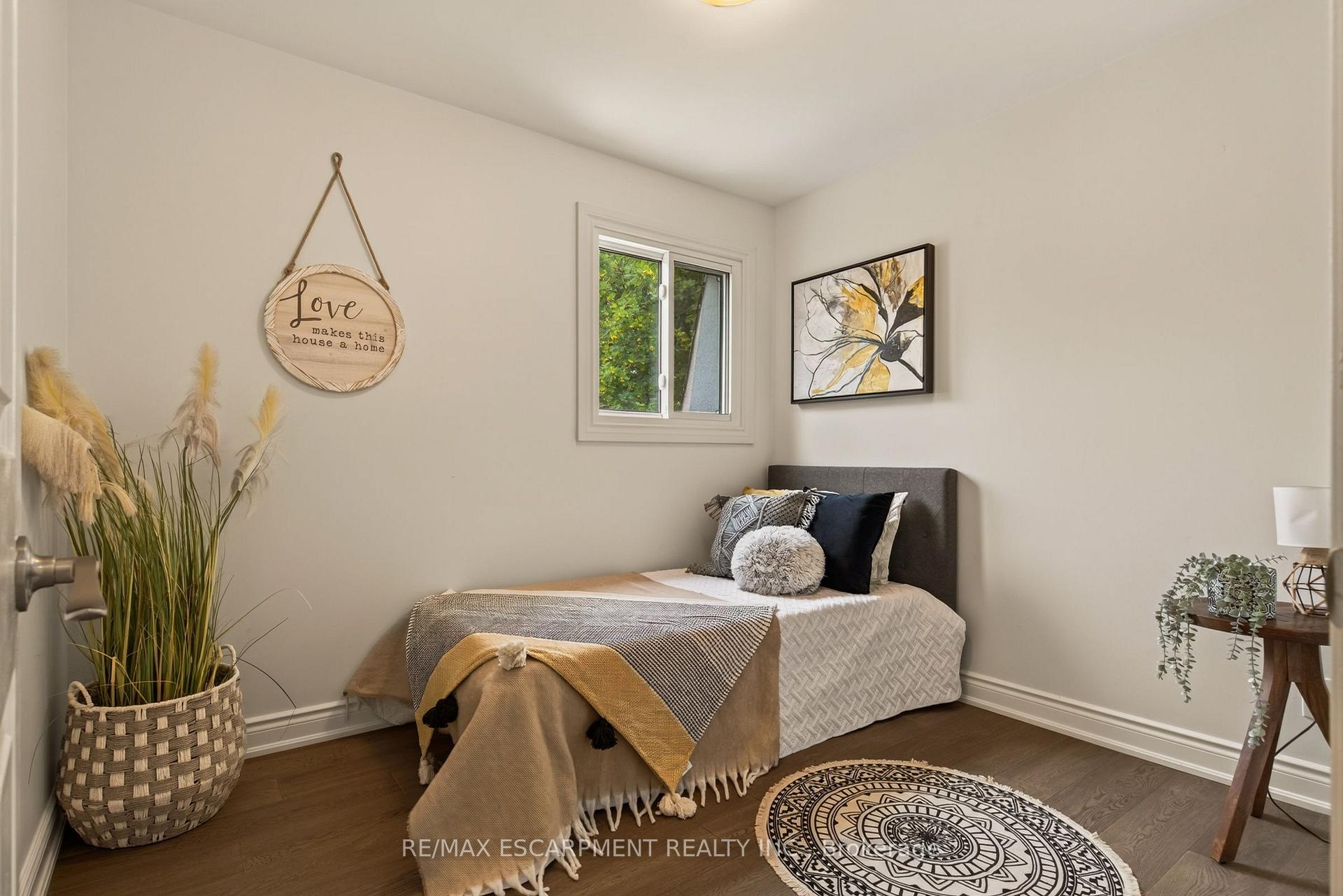 Photo 13 of 9 Fairview Place, Orangeville — HOMEH
