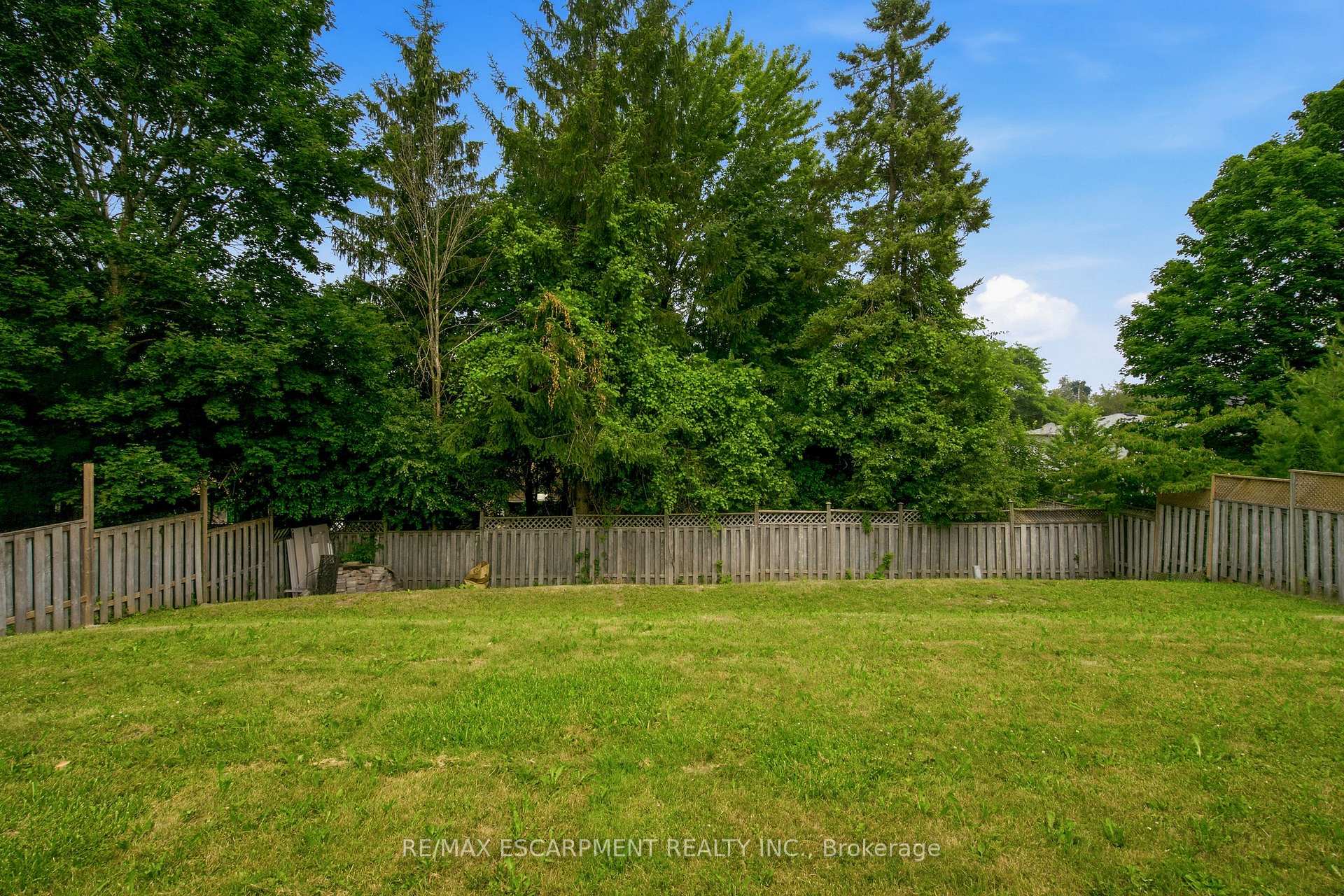 Photo 32 of 9 Fairview Place, Orangeville — HOMEH