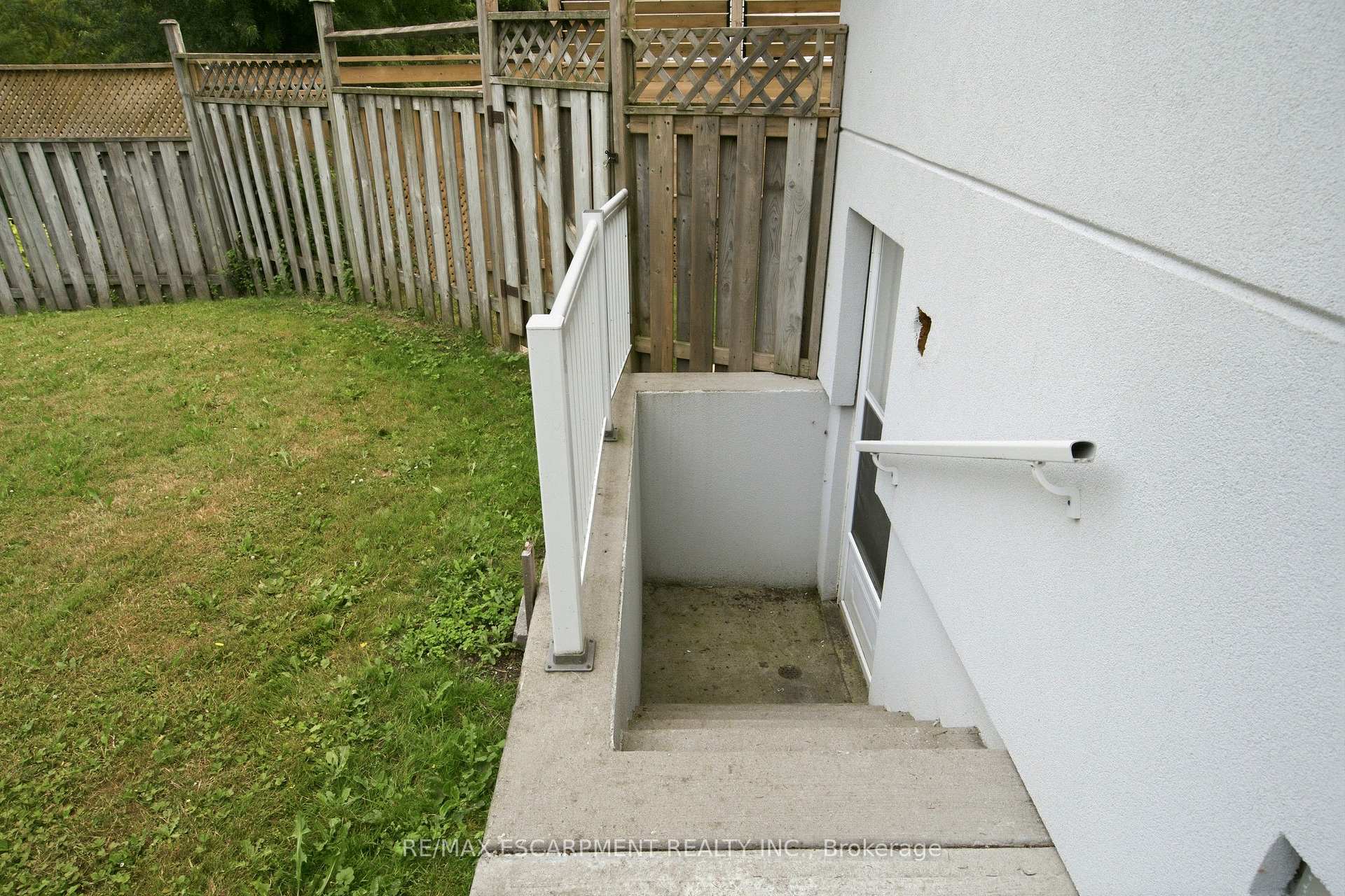 Photo 33 of 9 Fairview Place, Orangeville — HOMEH