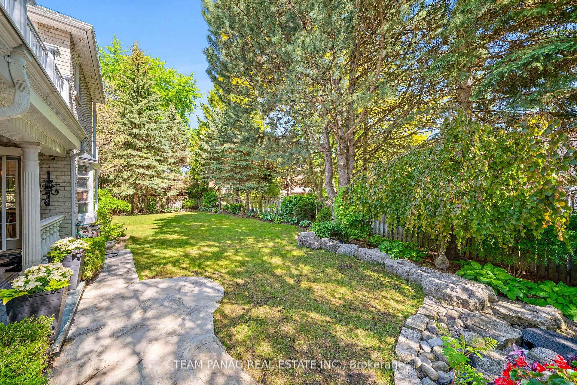 Photo 9 of 8 Enchanted Court, Brampton, Snelgrove — HOMEH